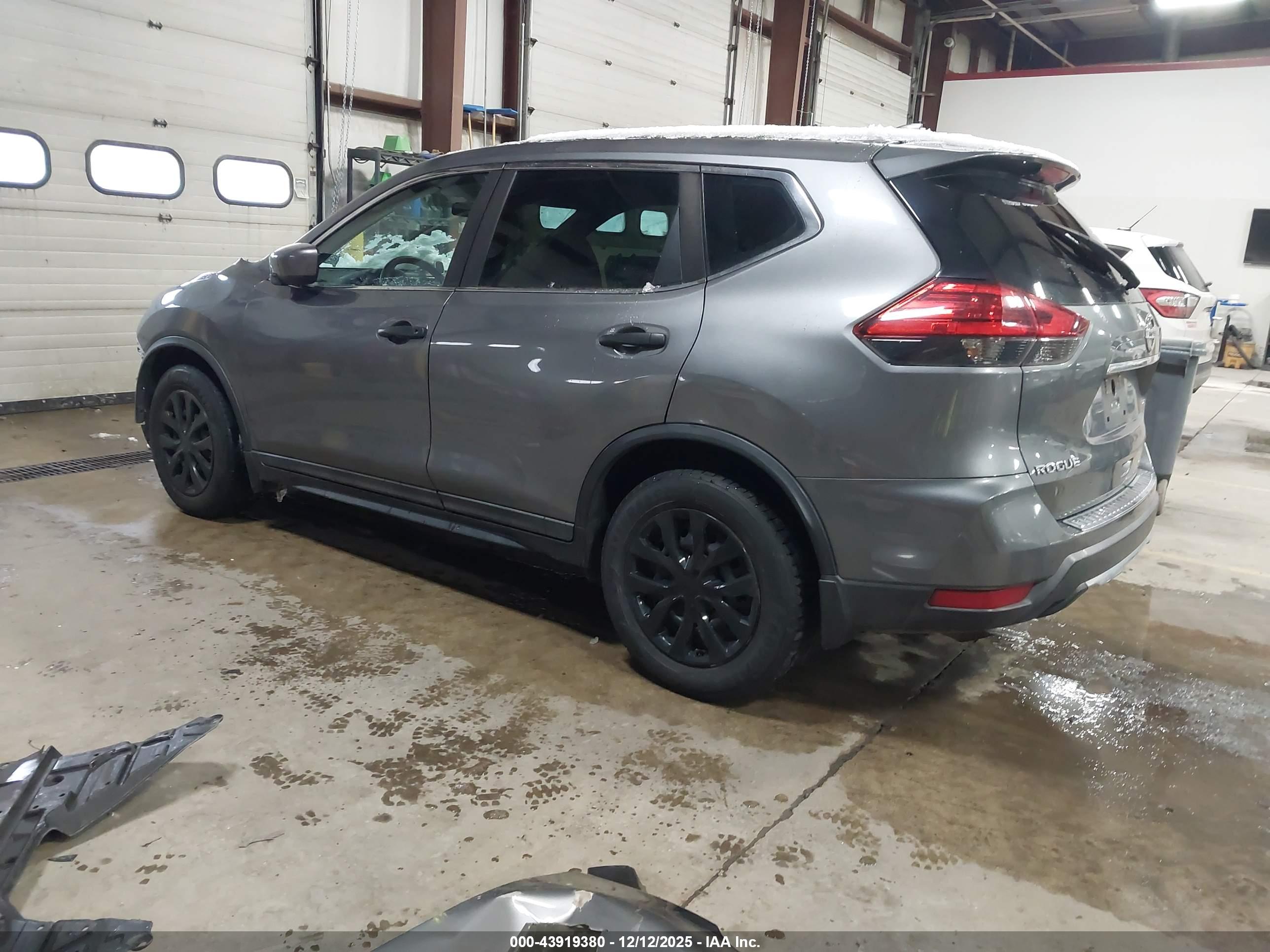 NISSAN ROGUE image 3