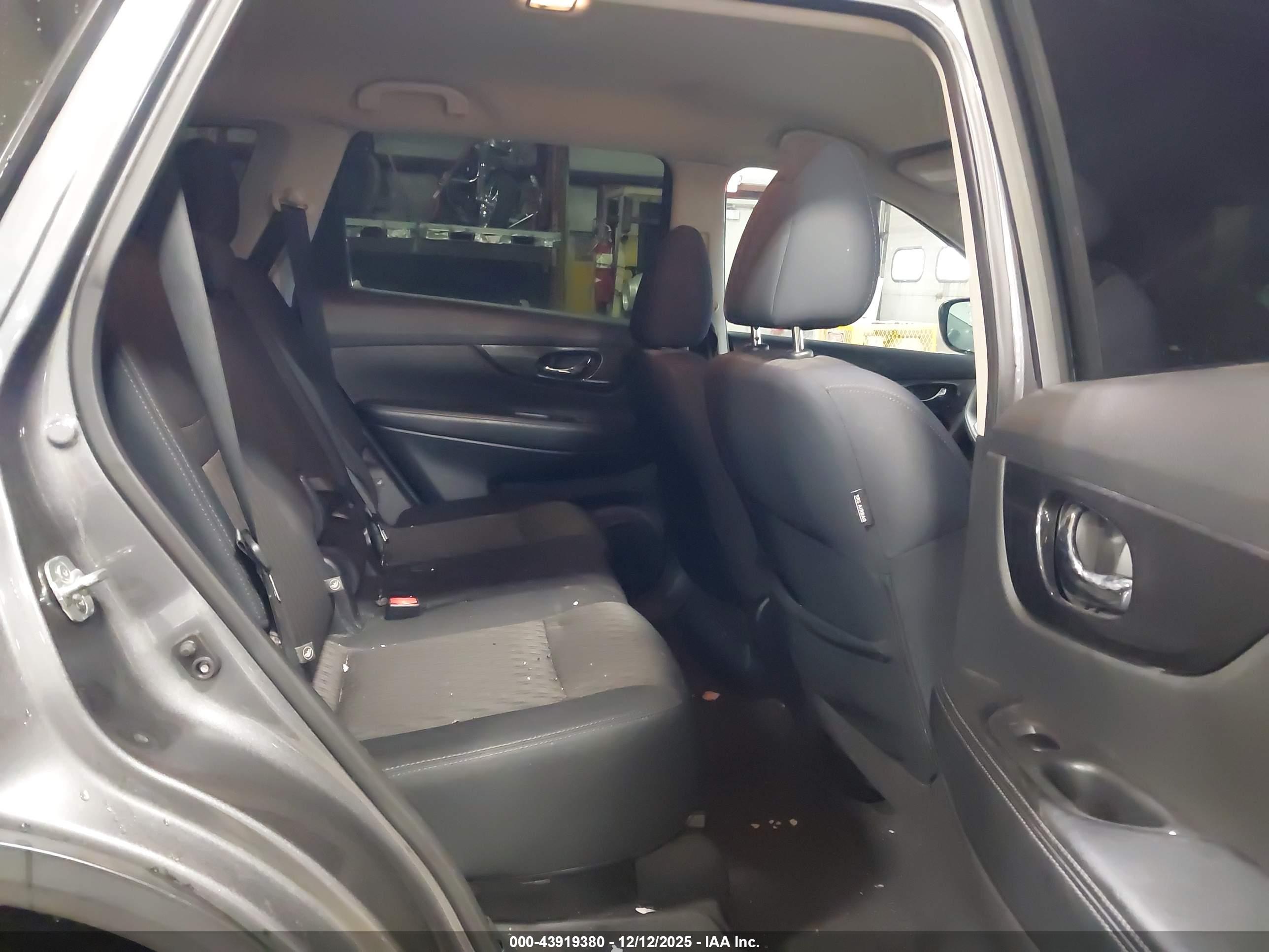 NISSAN ROGUE image 8
