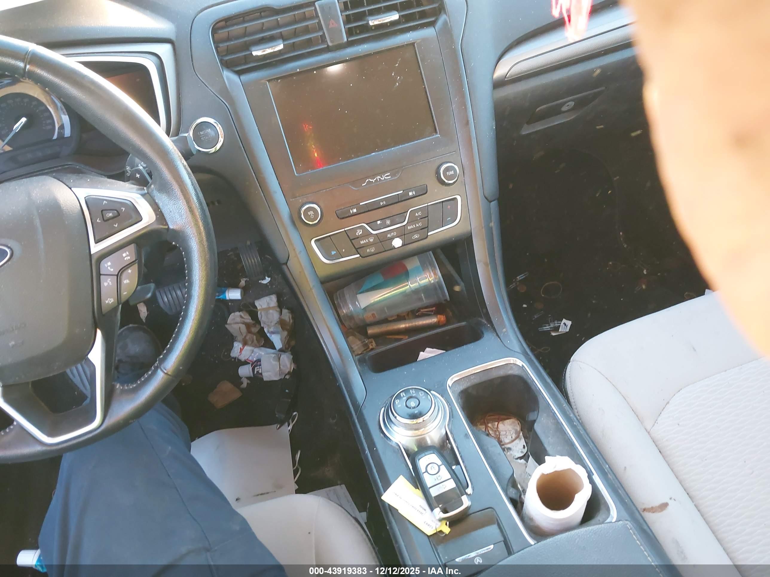 FORD FUSION image 11