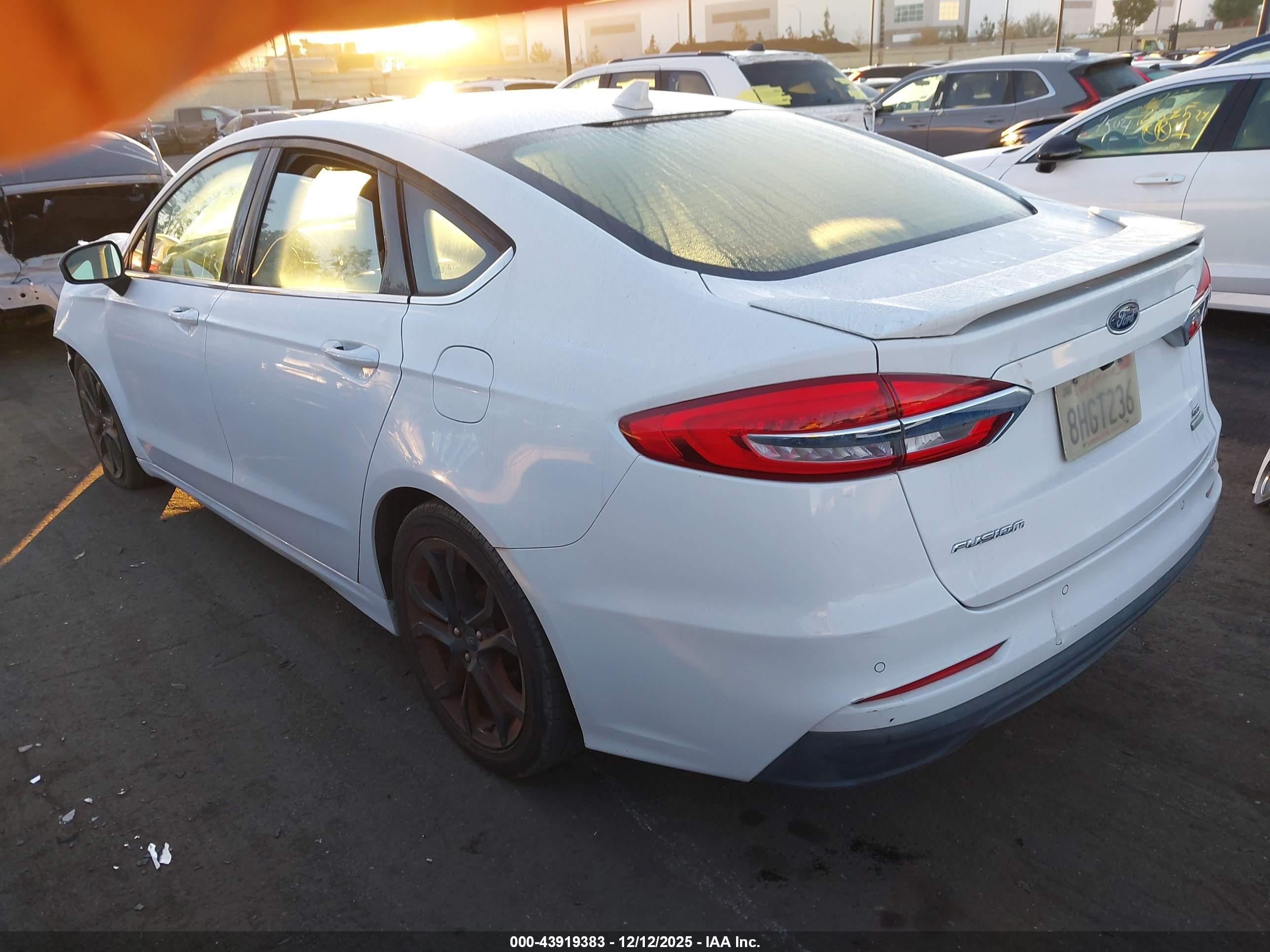 FORD FUSION image 3