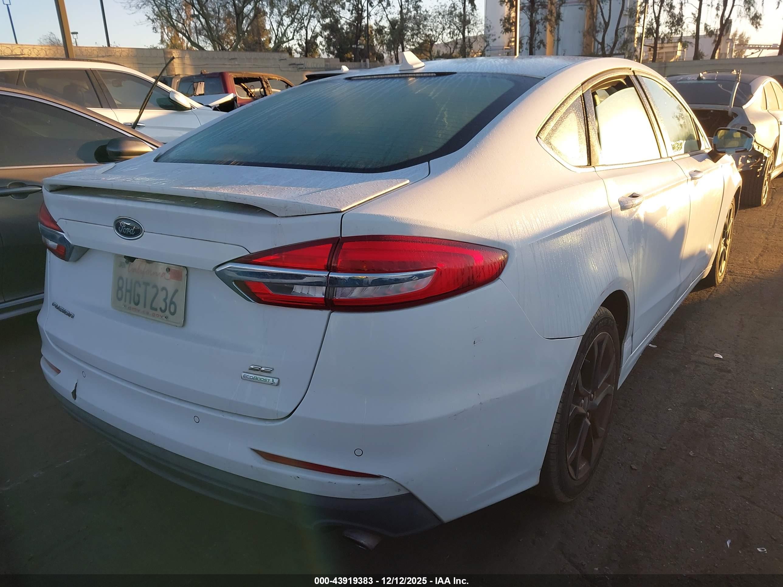 FORD FUSION image 4