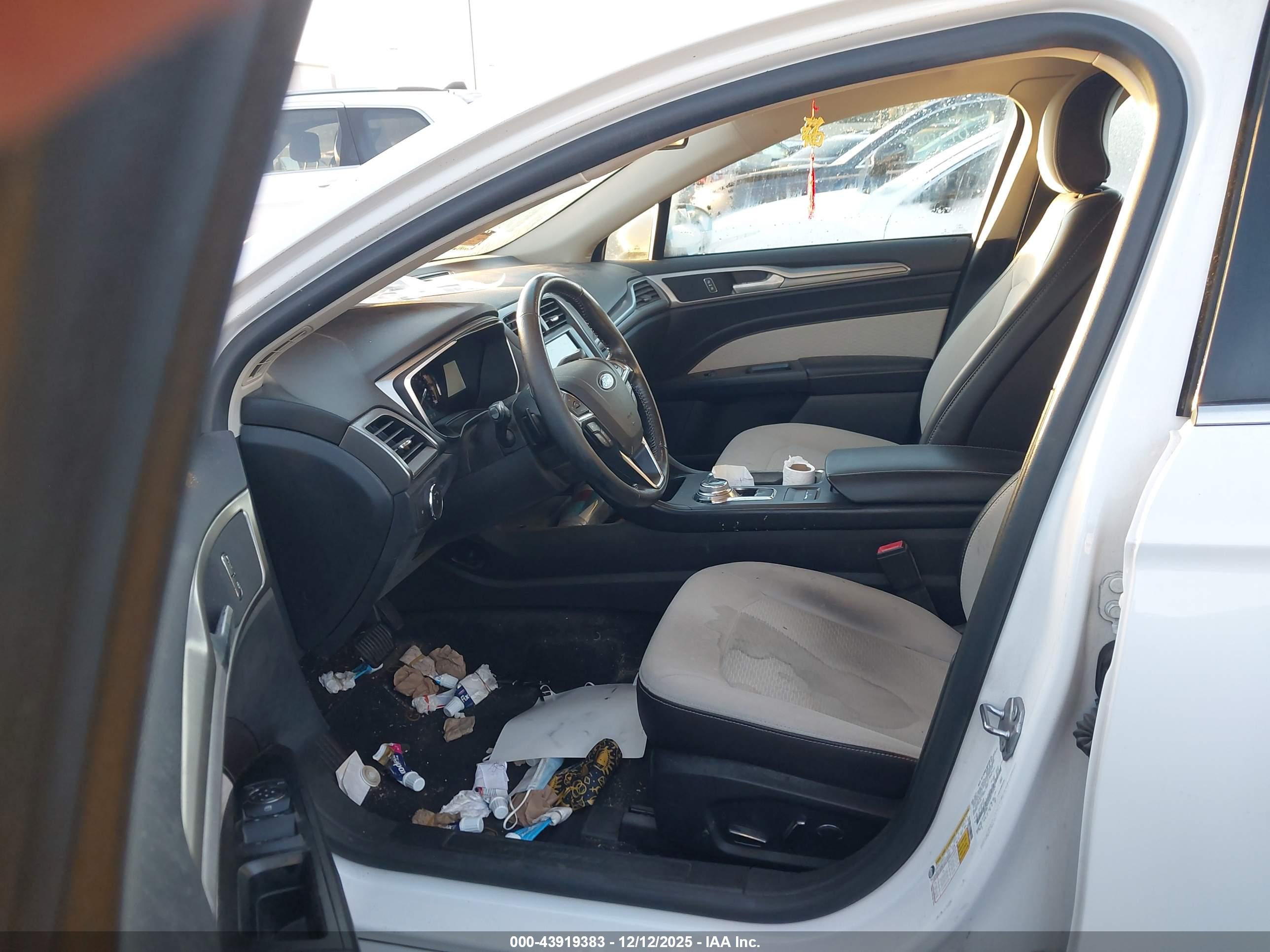 FORD FUSION image 5