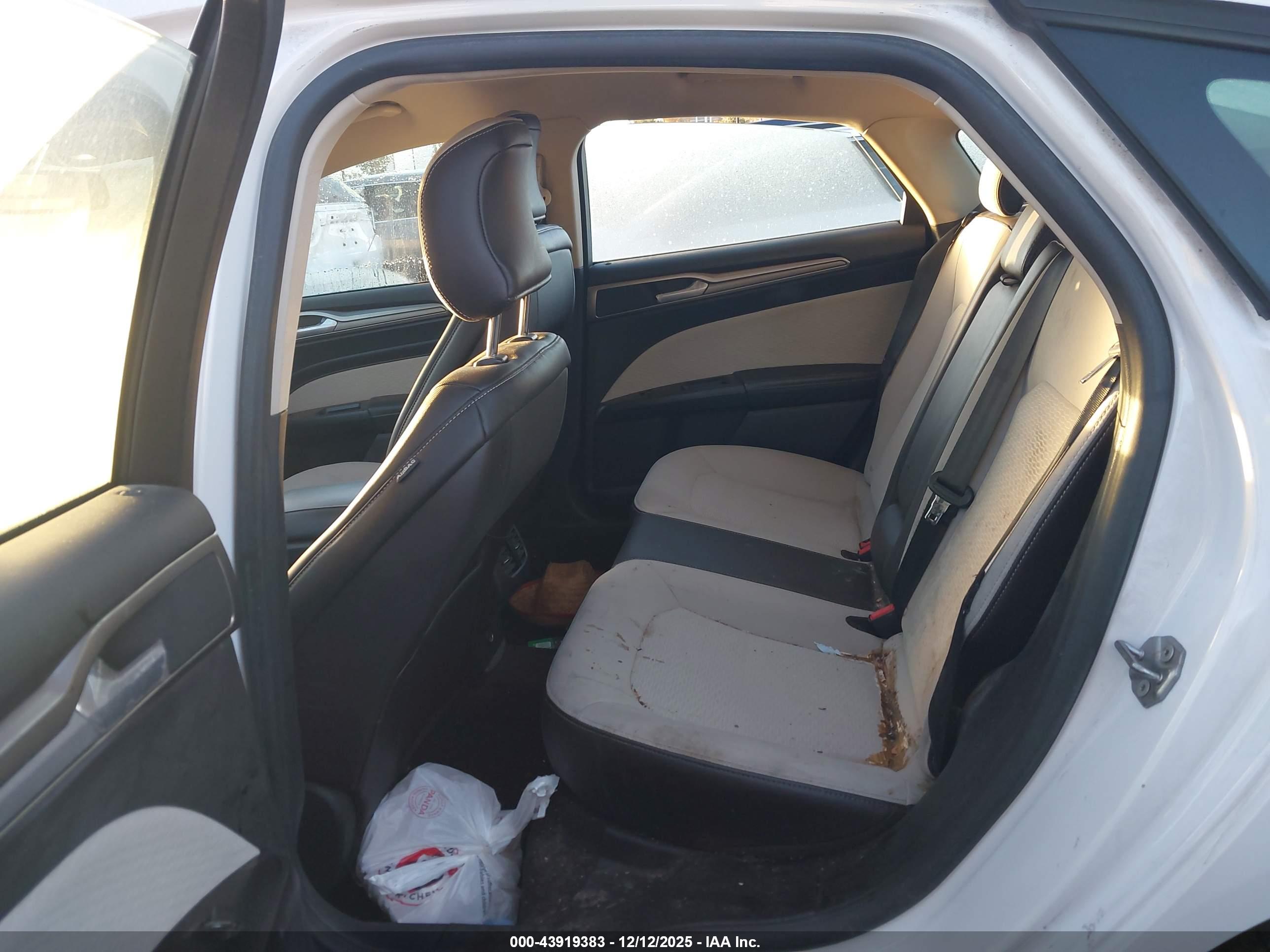 FORD FUSION image 8