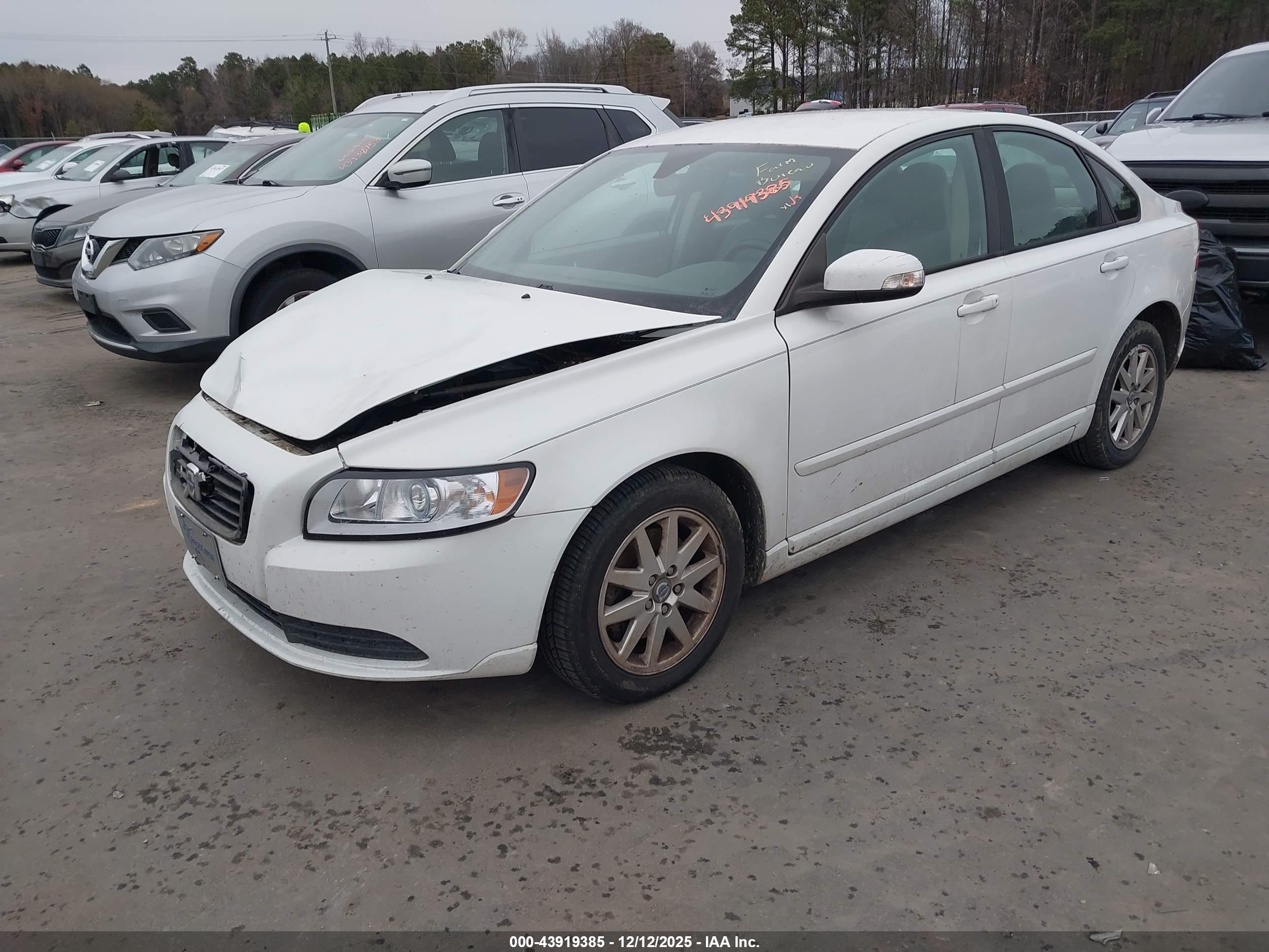 VOLVO S40 image 2