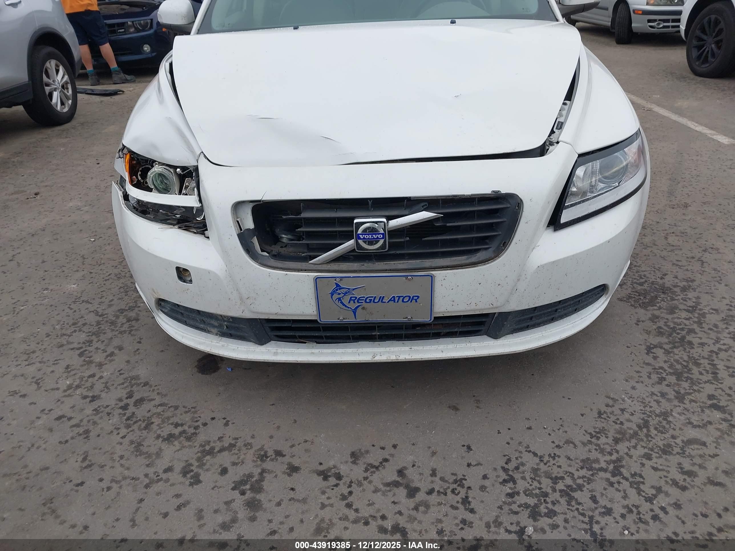 VOLVO S40 image 6