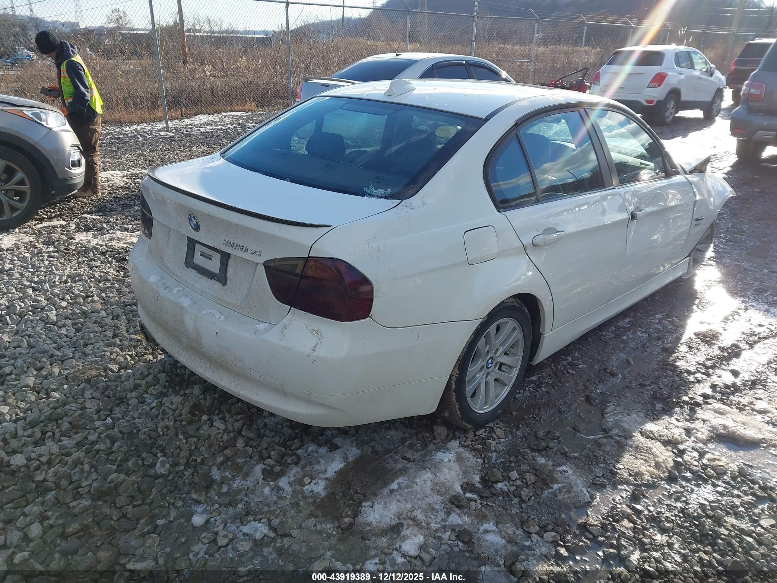 BMW 328XI image 4