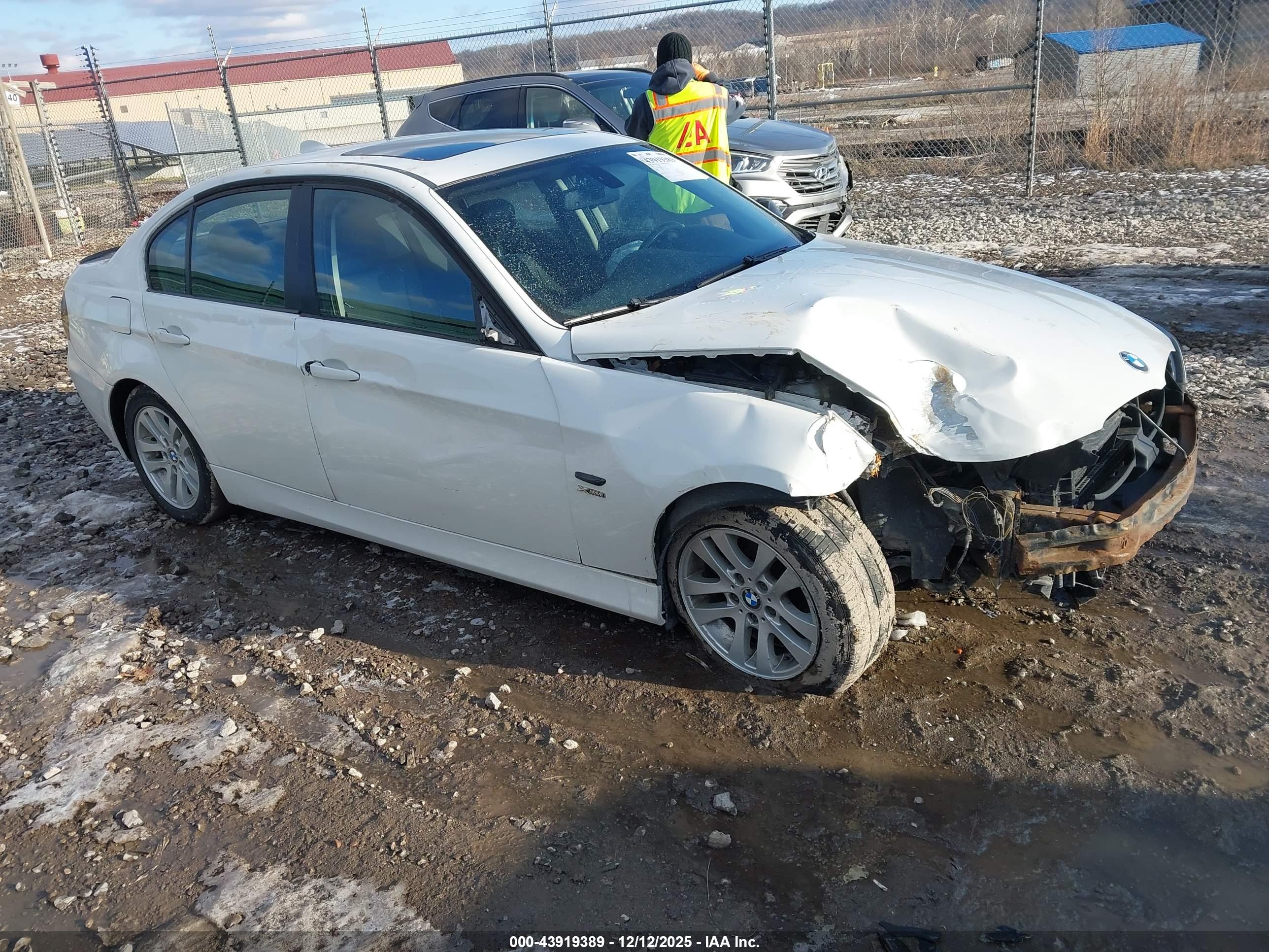 BMW 328XI image 6