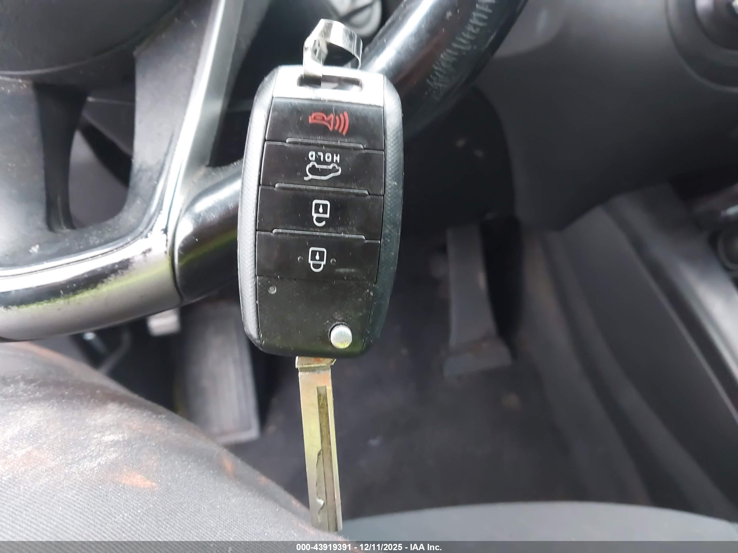 KIA SORENTO image 11