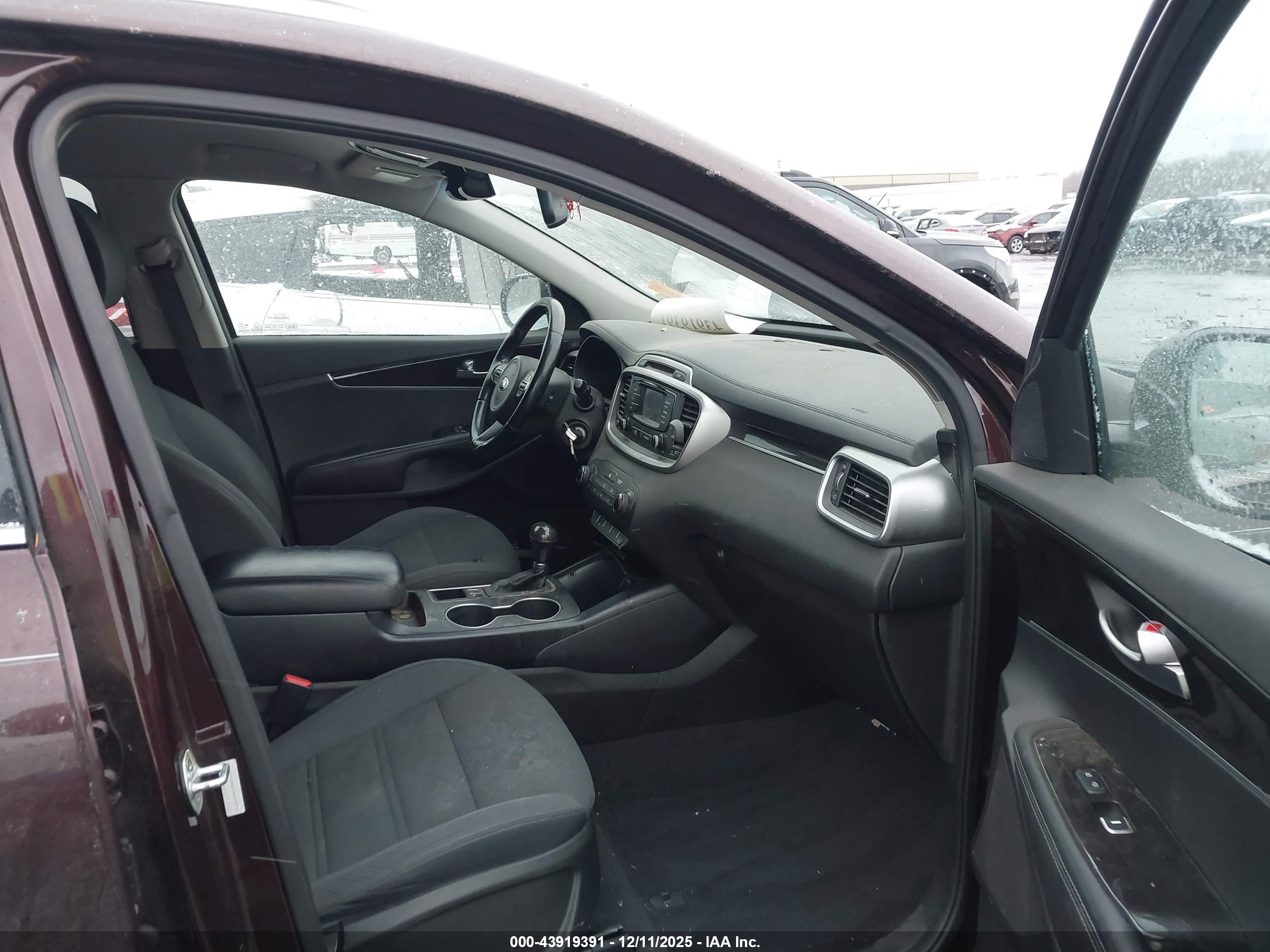 KIA SORENTO image 5