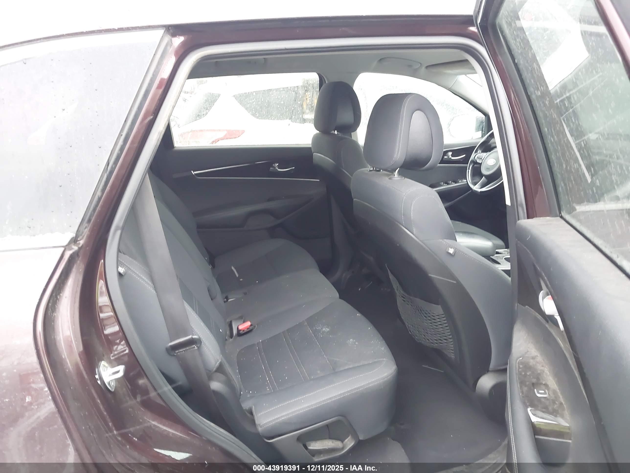 KIA SORENTO image 8