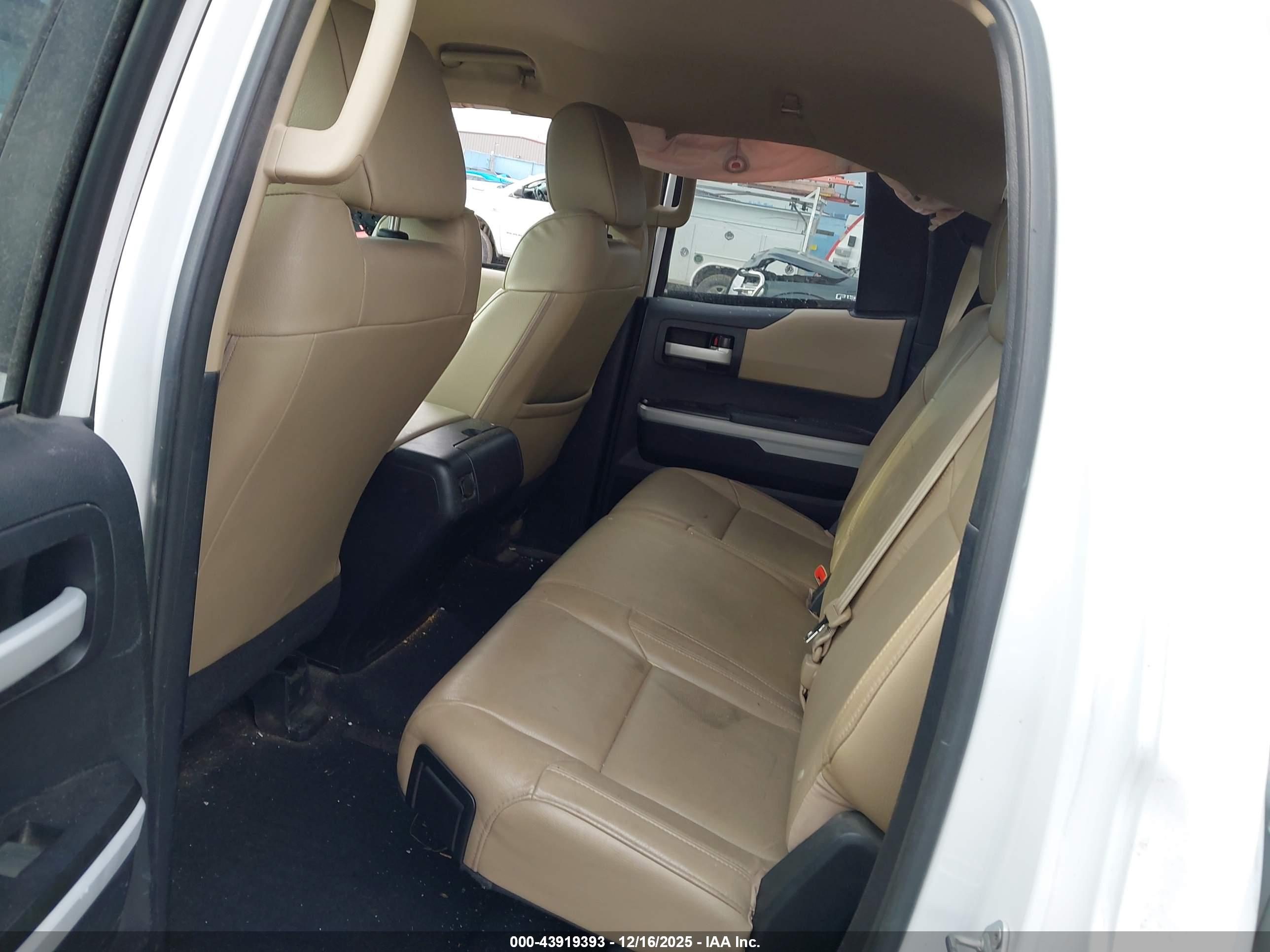TOYOTA TUNDRA image 8