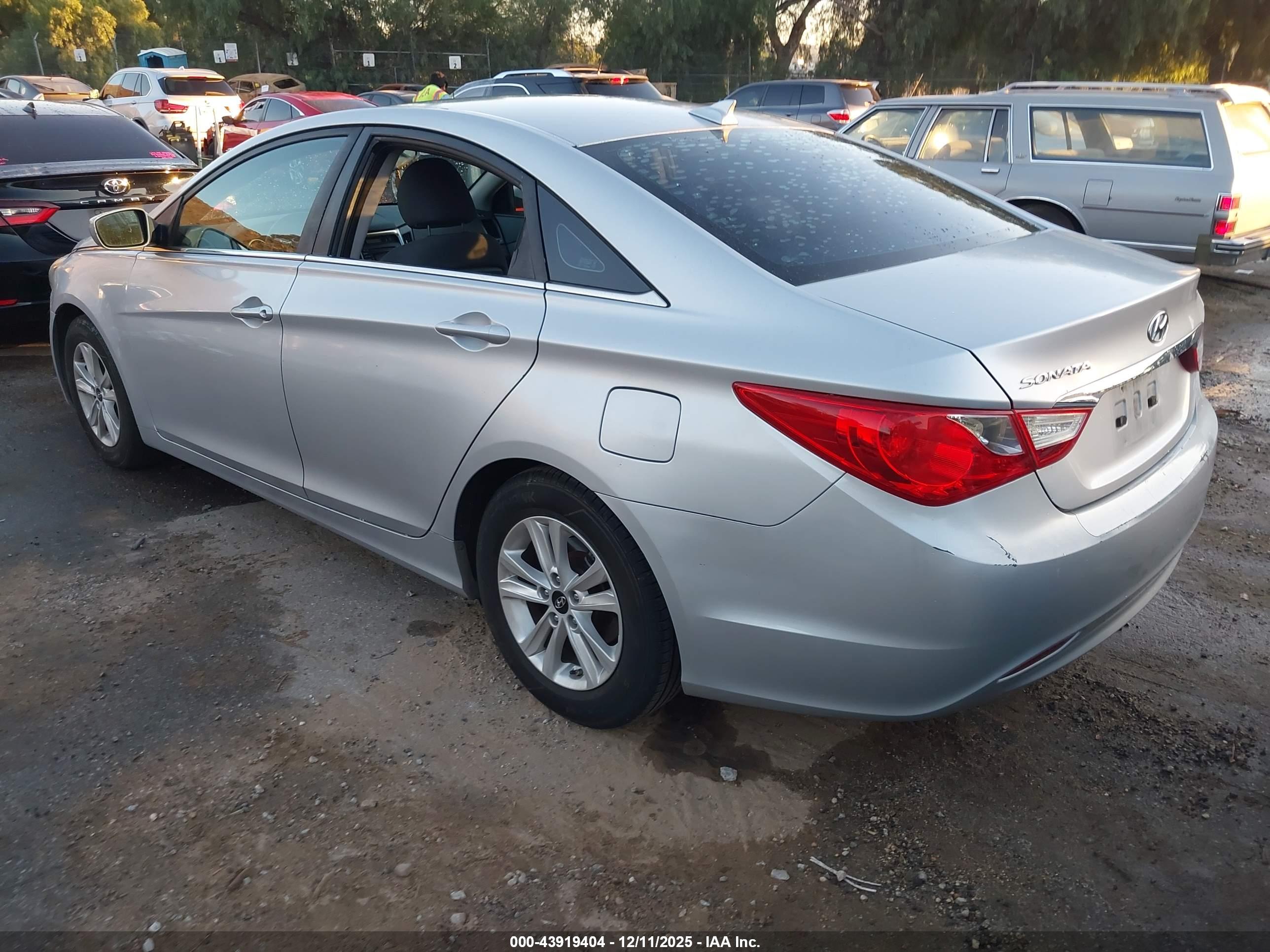 HYUNDAI SONATA image 3