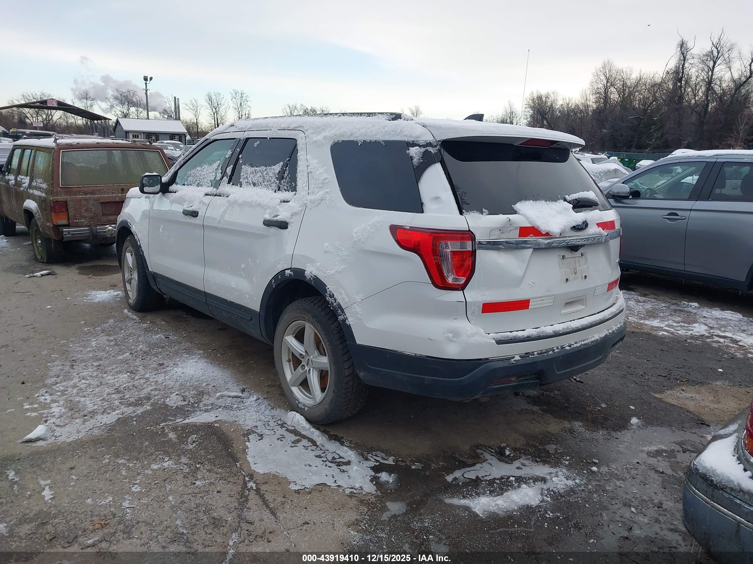 FORD EXPLORER image 3