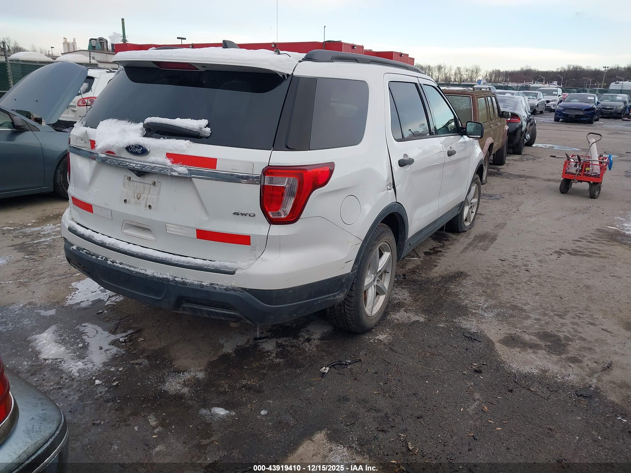 FORD EXPLORER image 4