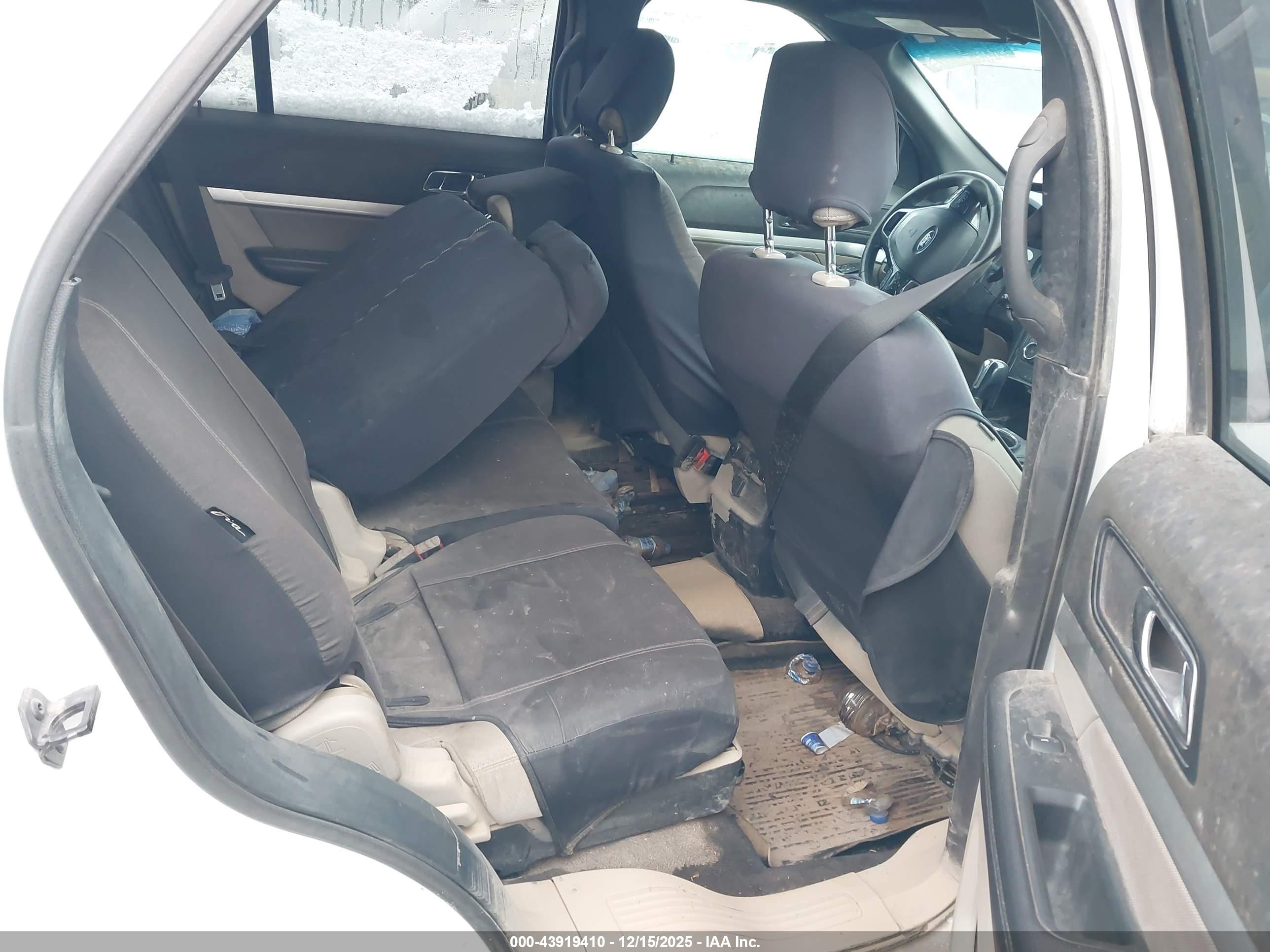 FORD EXPLORER image 8
