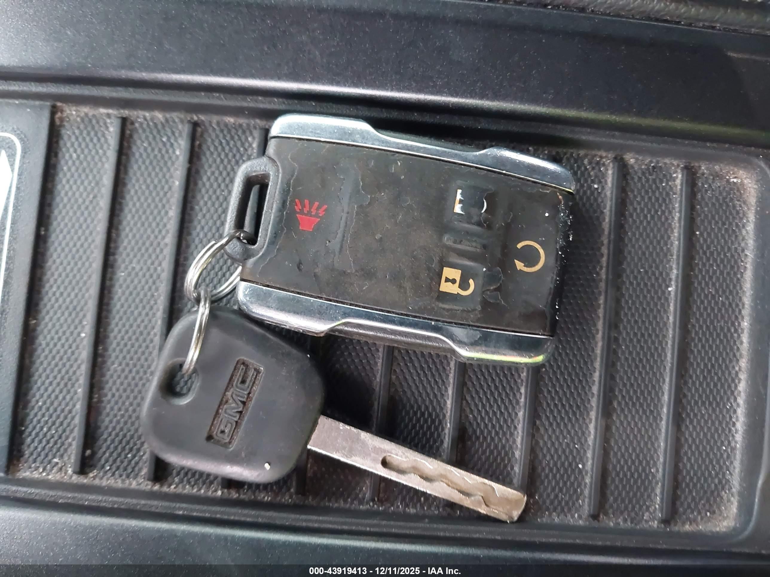 GMC SIERRA image 11