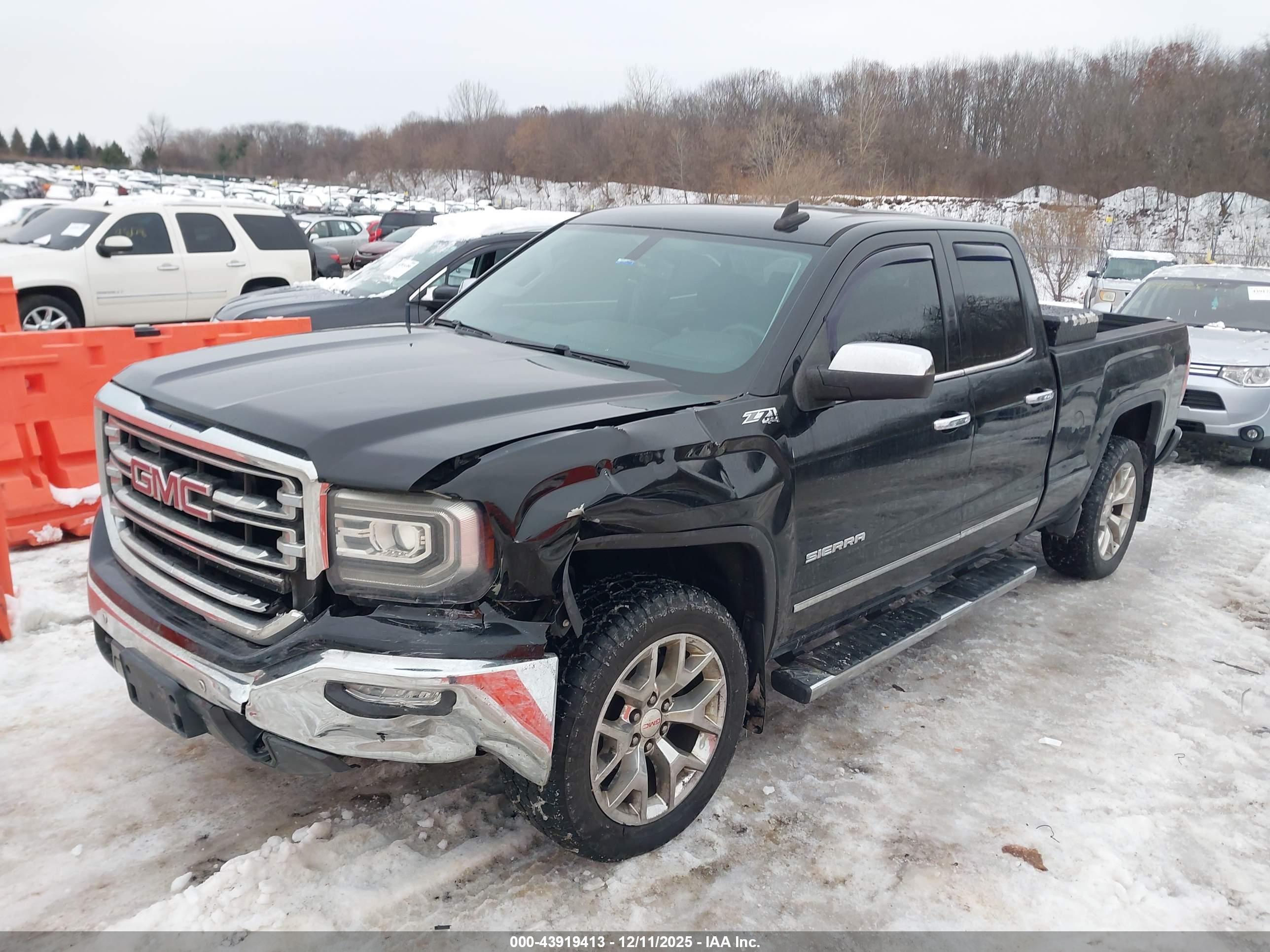 GMC SIERRA image 2