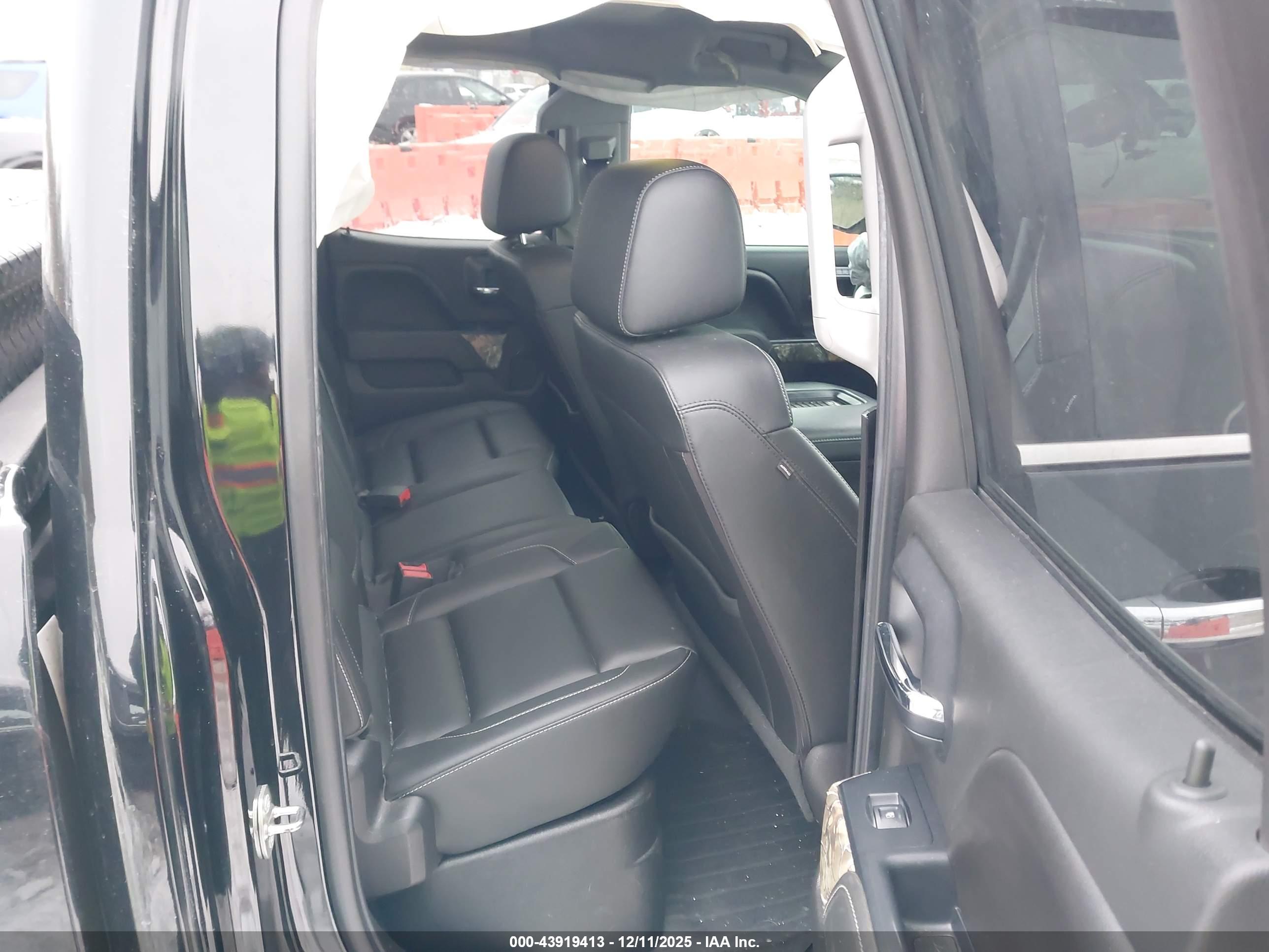 GMC SIERRA image 8
