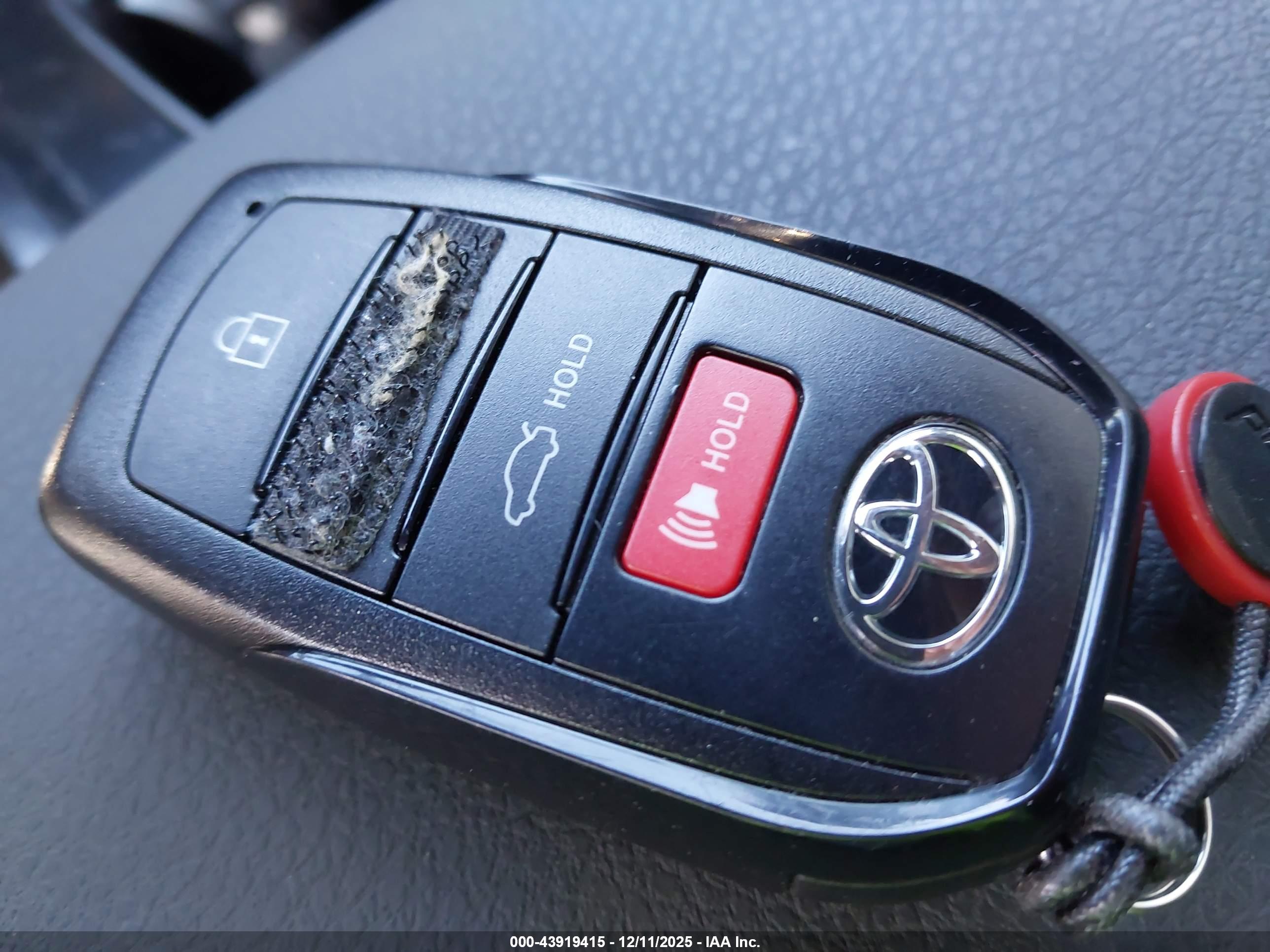 TOYOTA CAMRY image 11