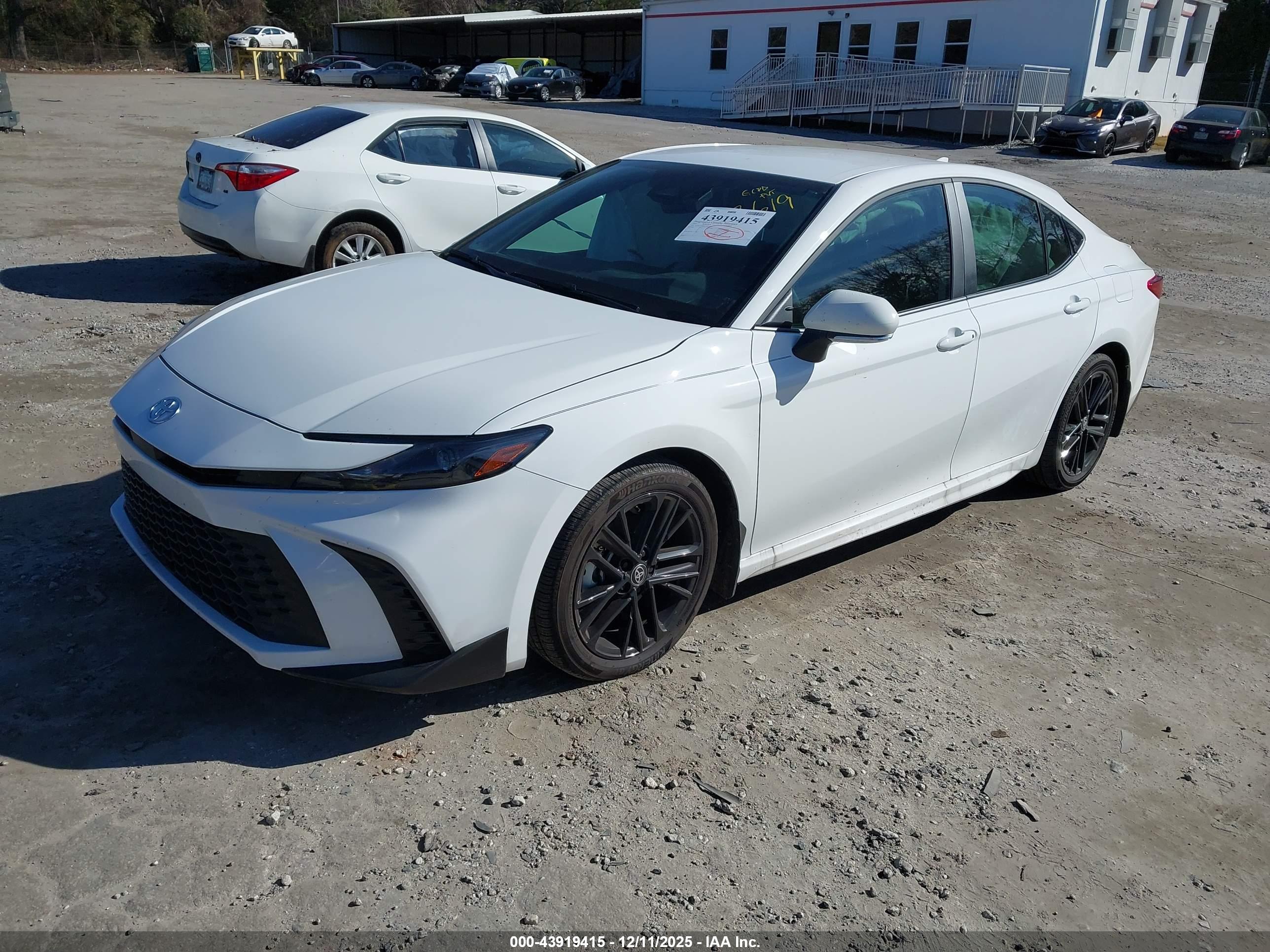 TOYOTA CAMRY image 2