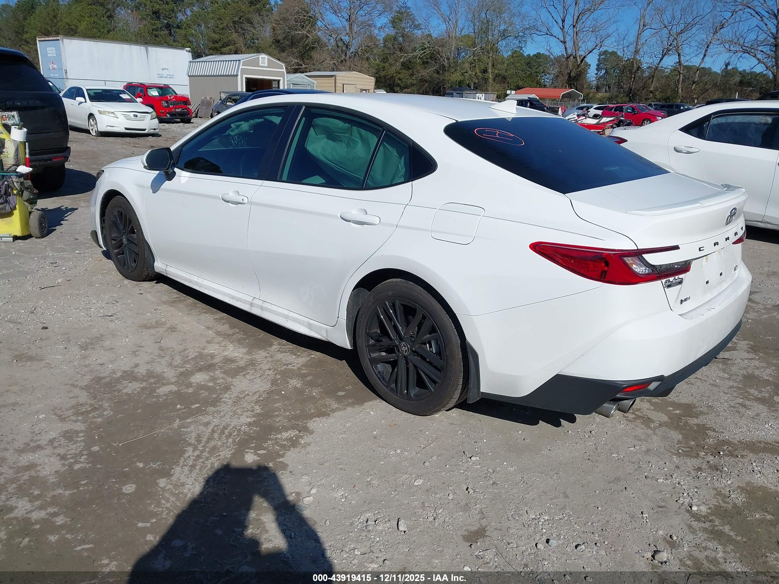 TOYOTA CAMRY image 3