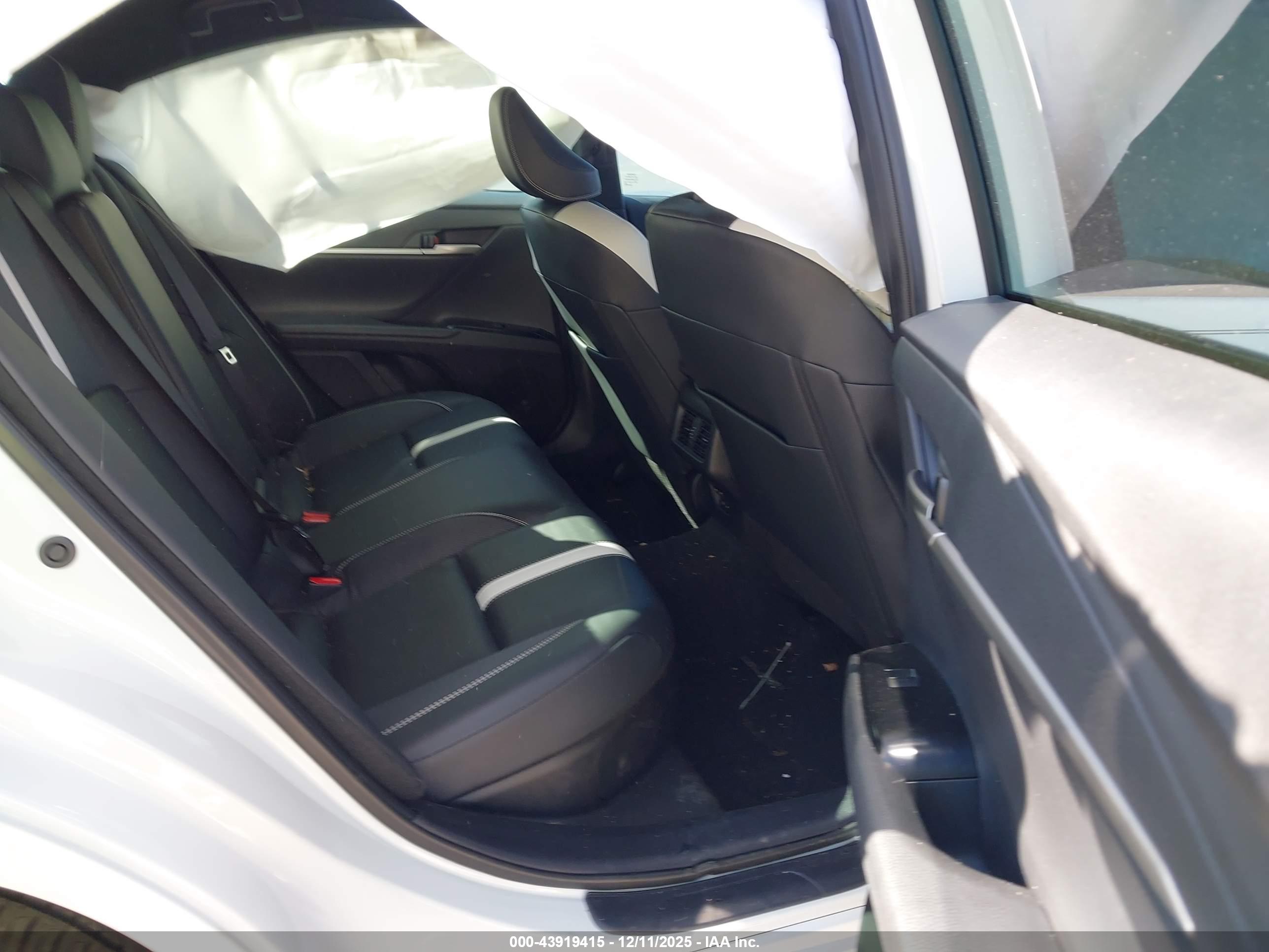 TOYOTA CAMRY image 8