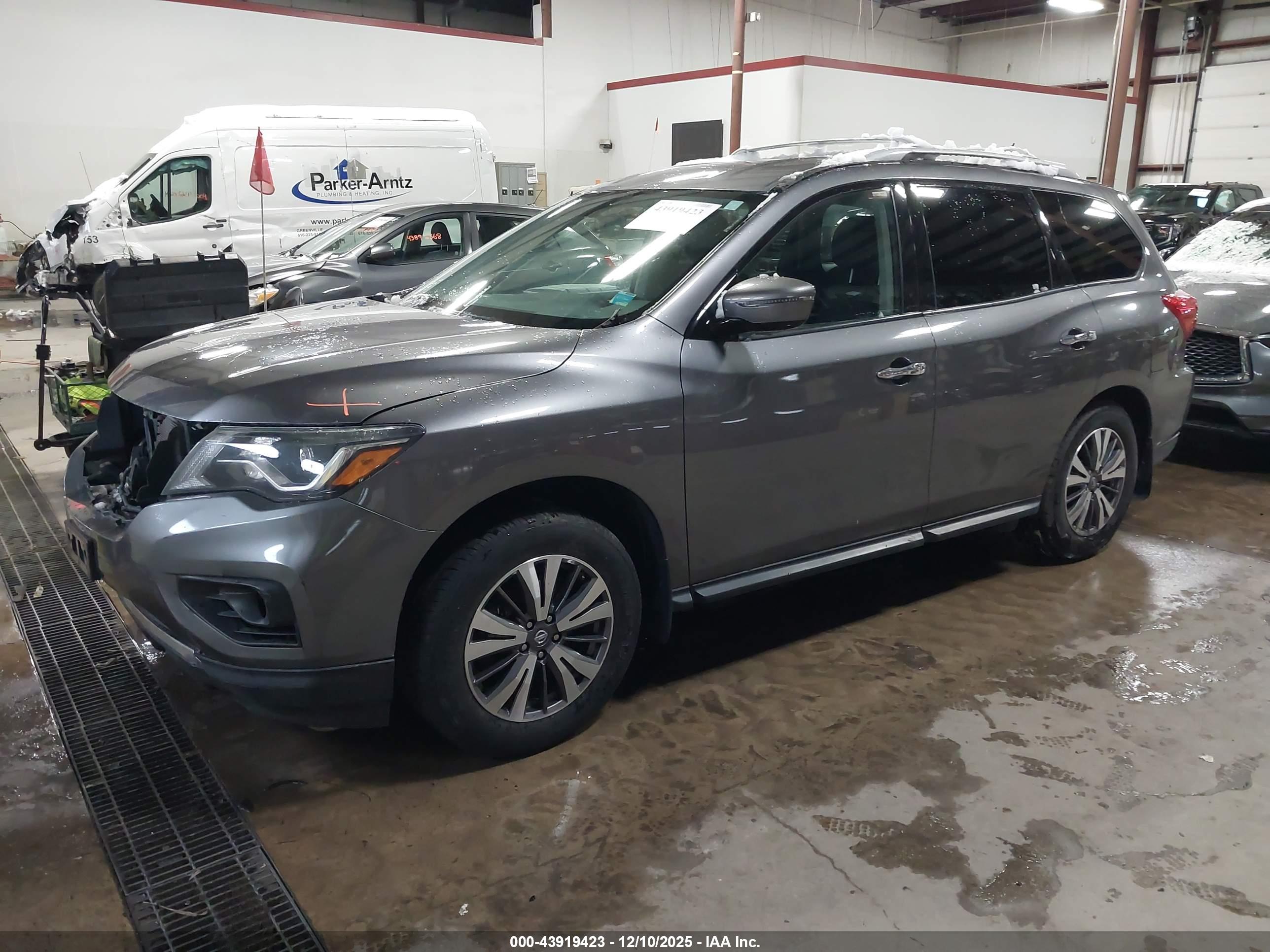 NISSAN PATHFINDER image 2