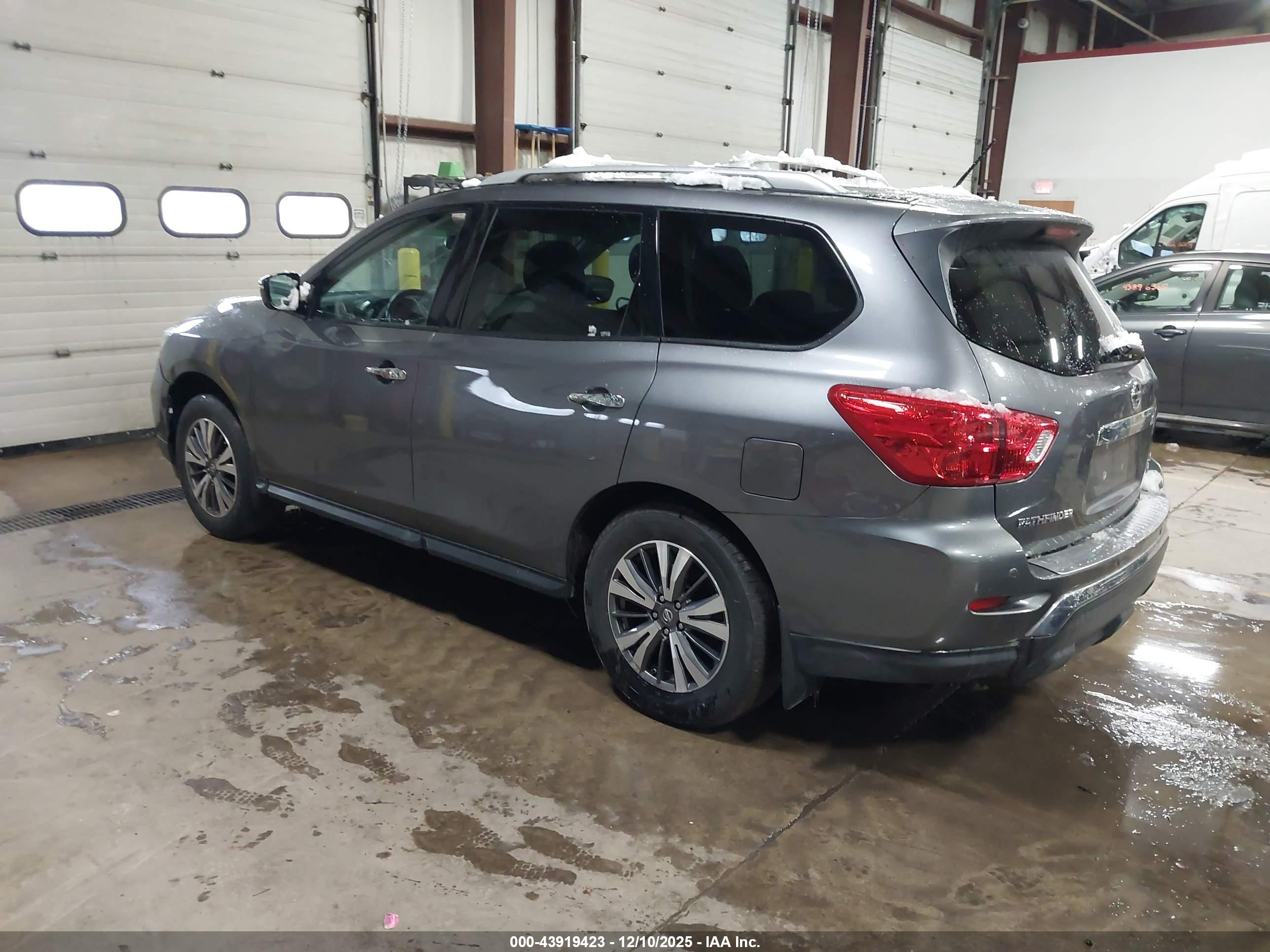 NISSAN PATHFINDER image 3