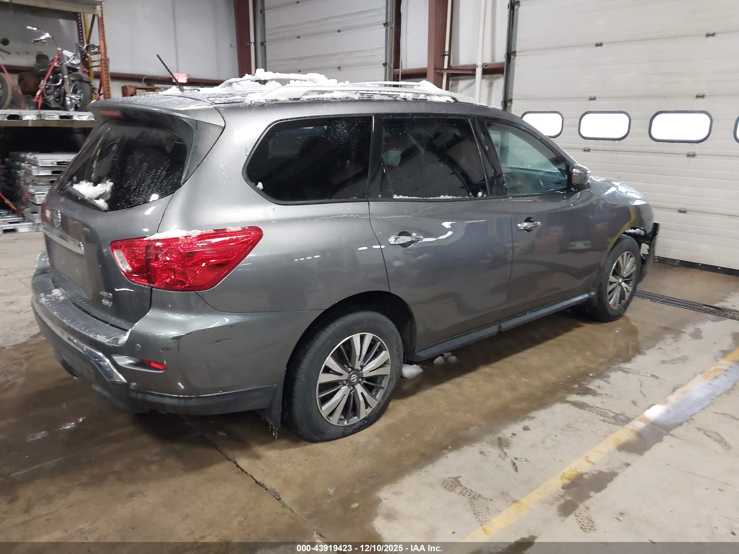 NISSAN PATHFINDER image 4