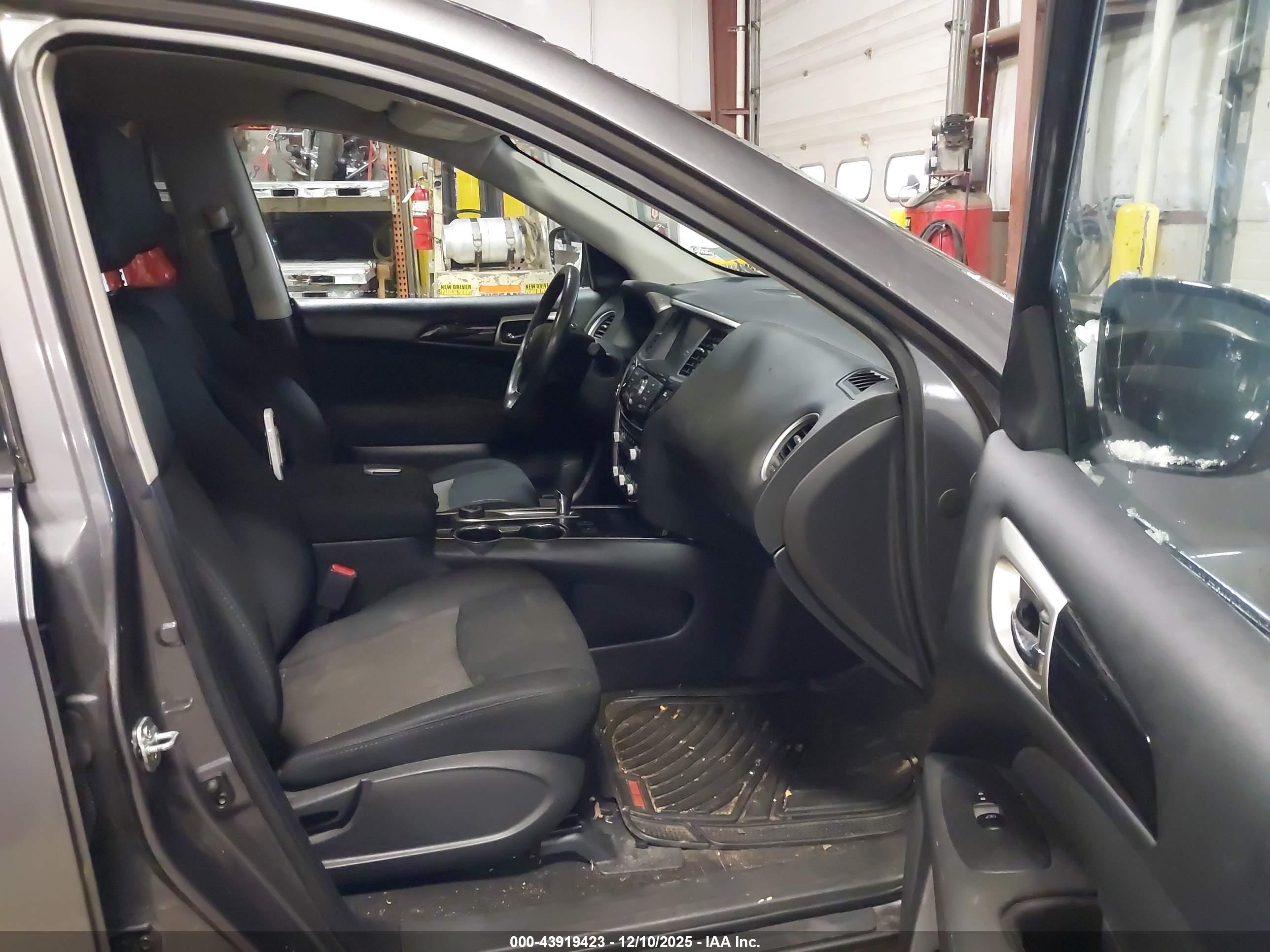 NISSAN PATHFINDER image 5