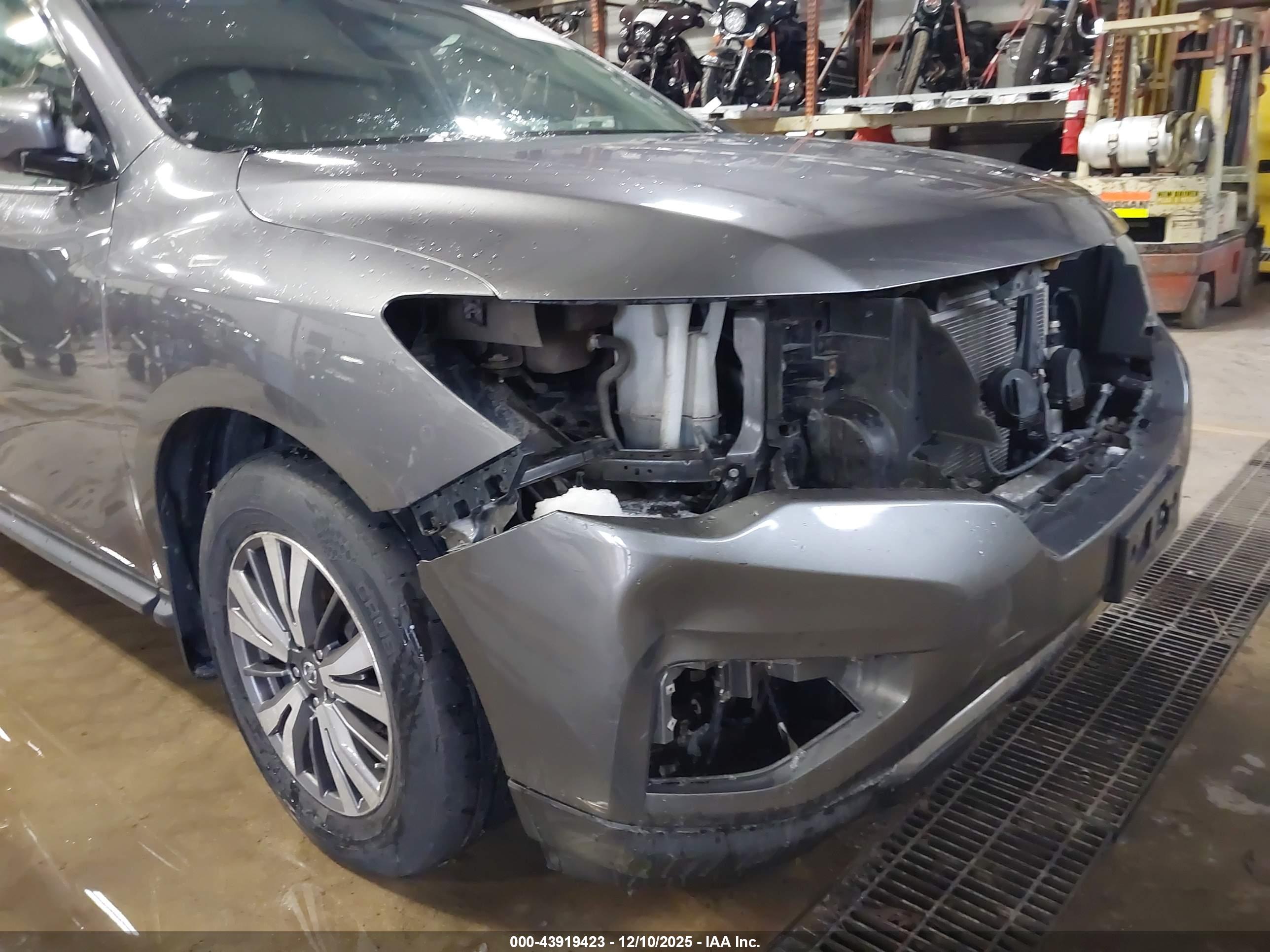 NISSAN PATHFINDER image 6