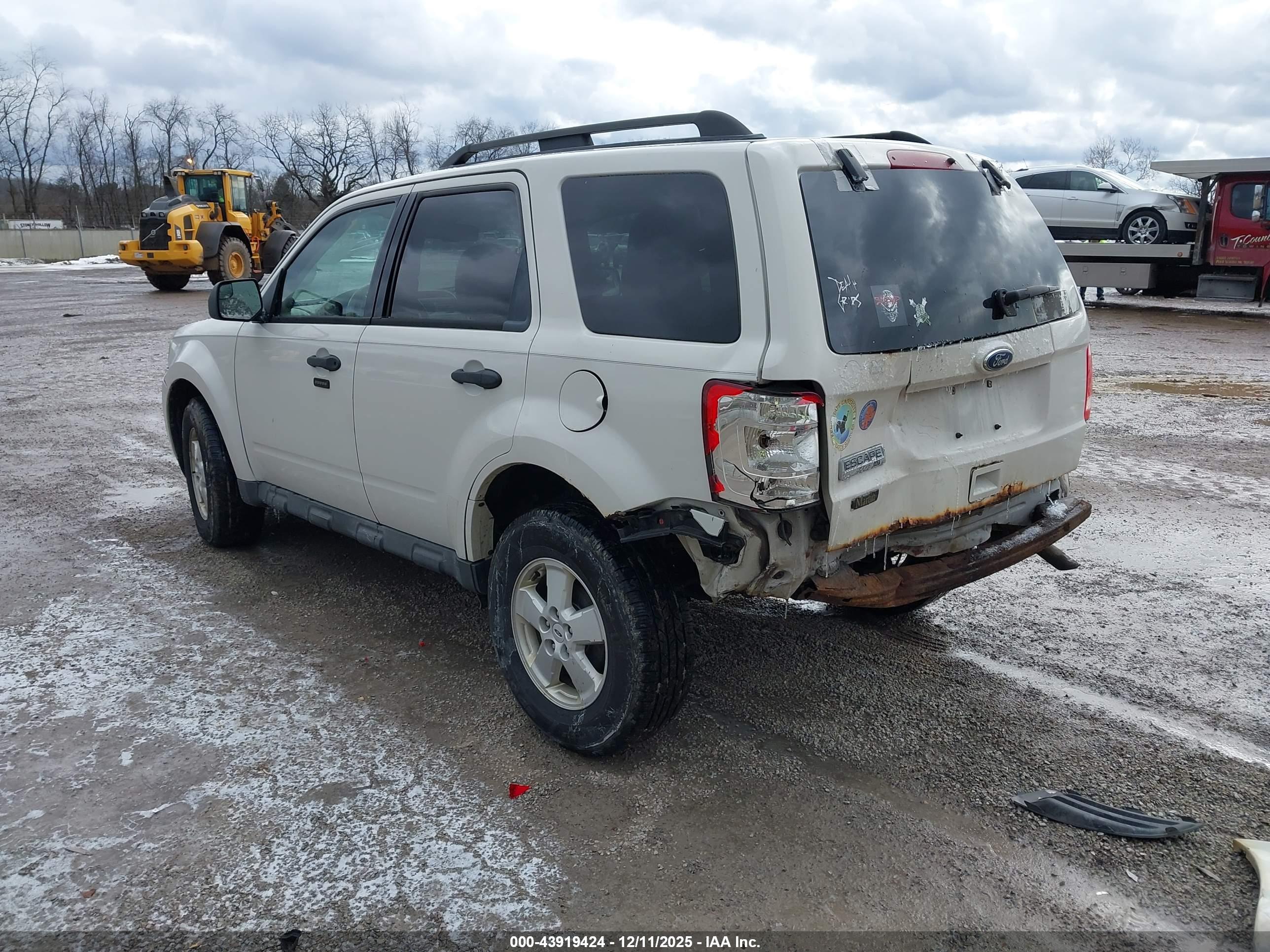 FORD ESCAPE image 3