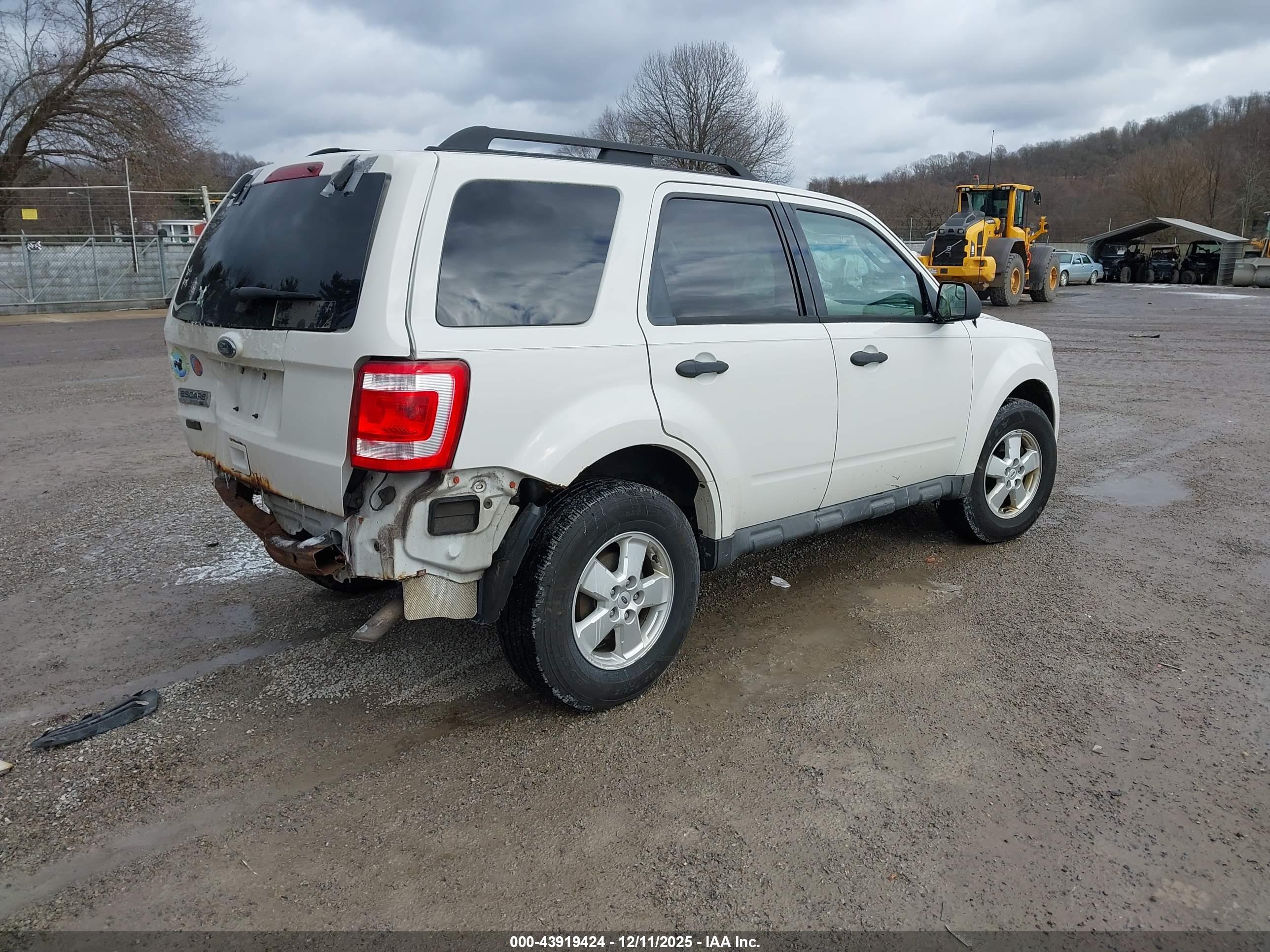 FORD ESCAPE image 4