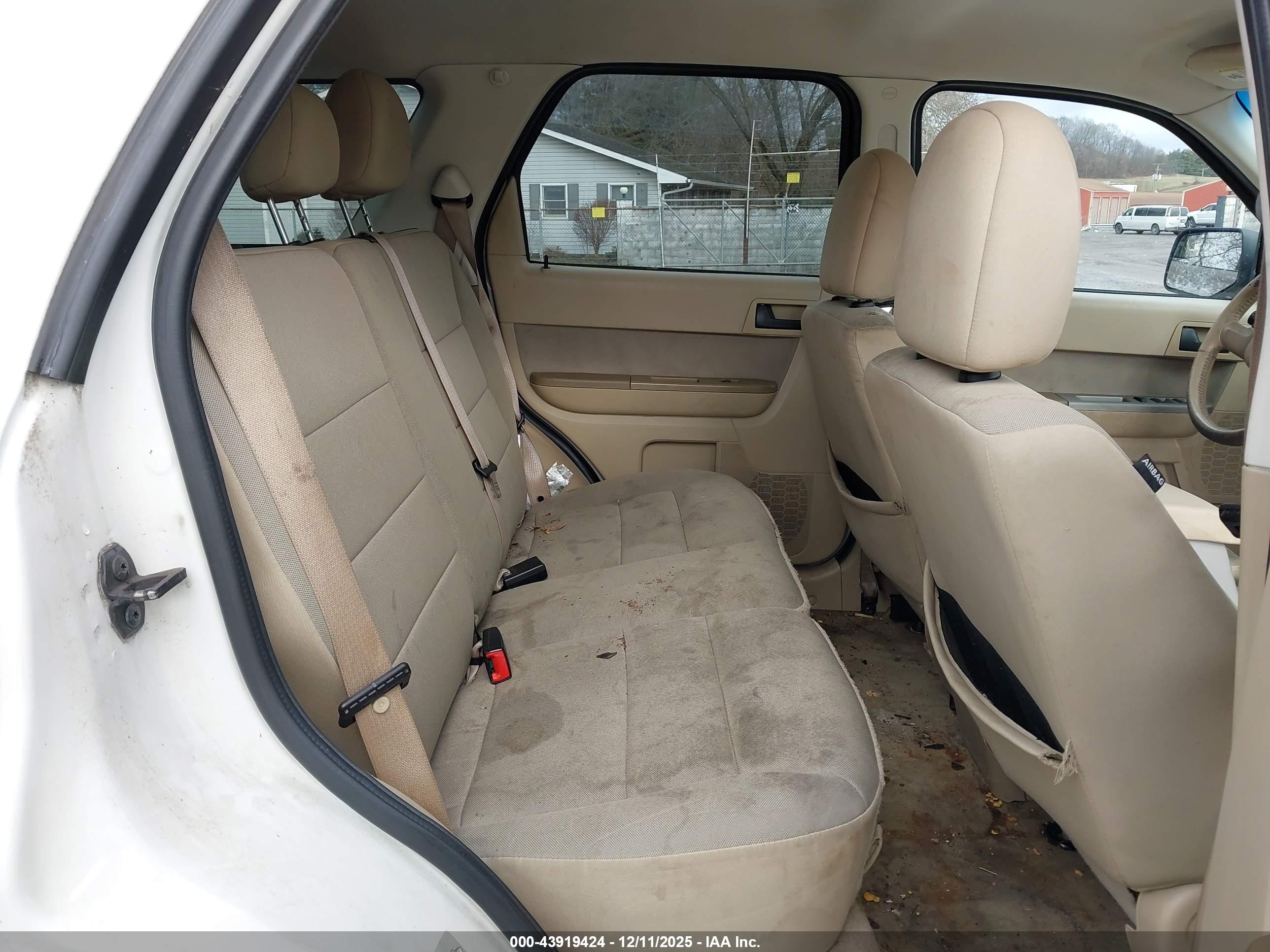 FORD ESCAPE image 8