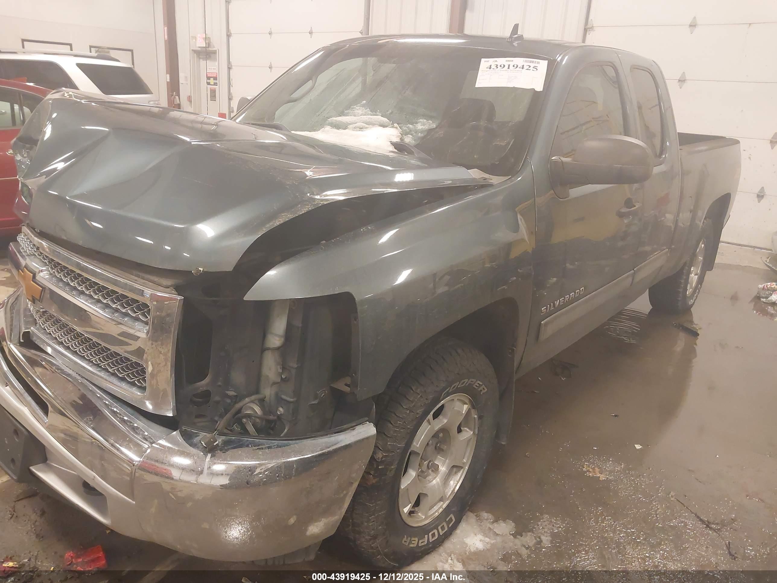 CHEVROLET SILVERADO image 2