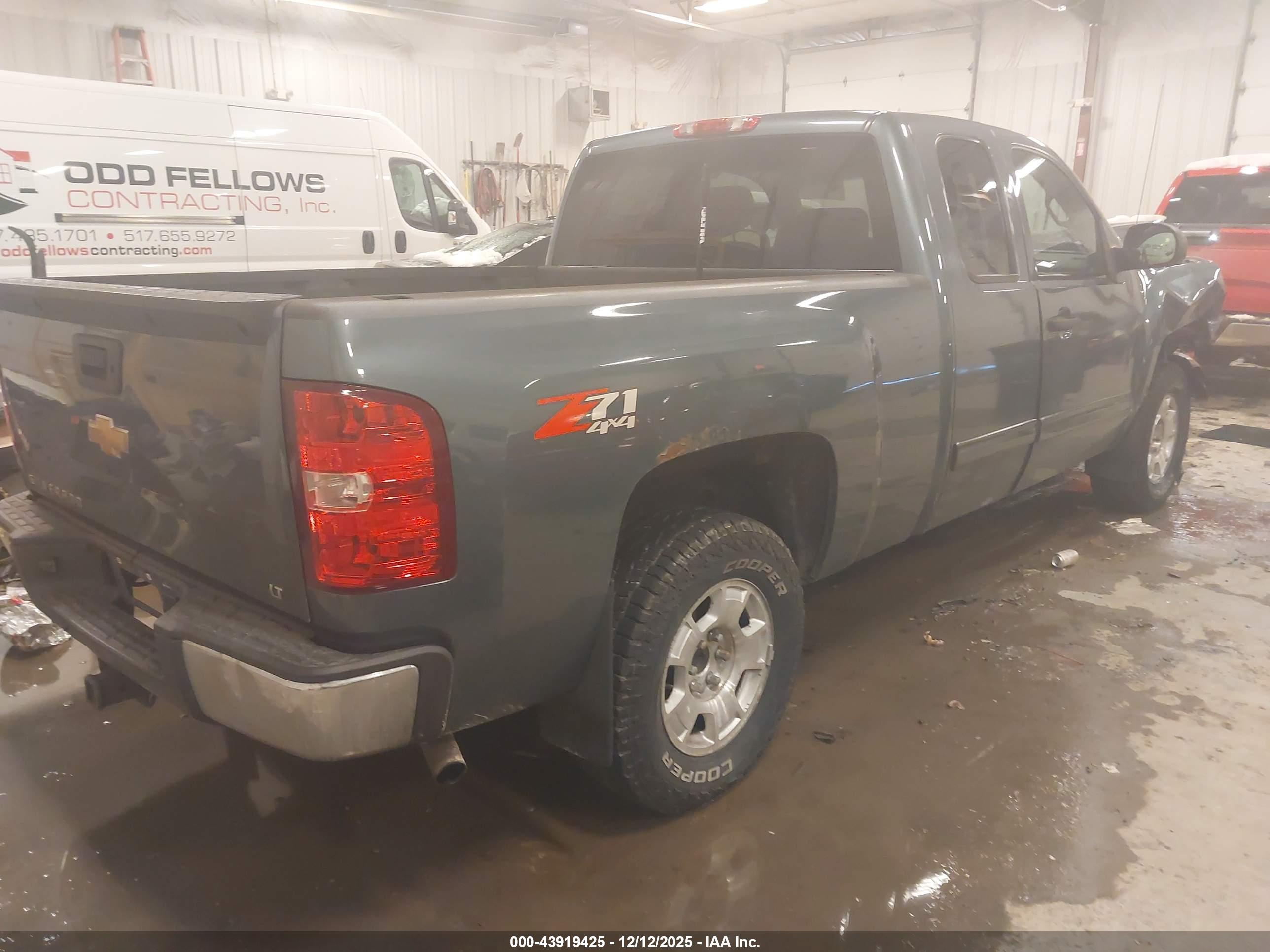 CHEVROLET SILVERADO image 4