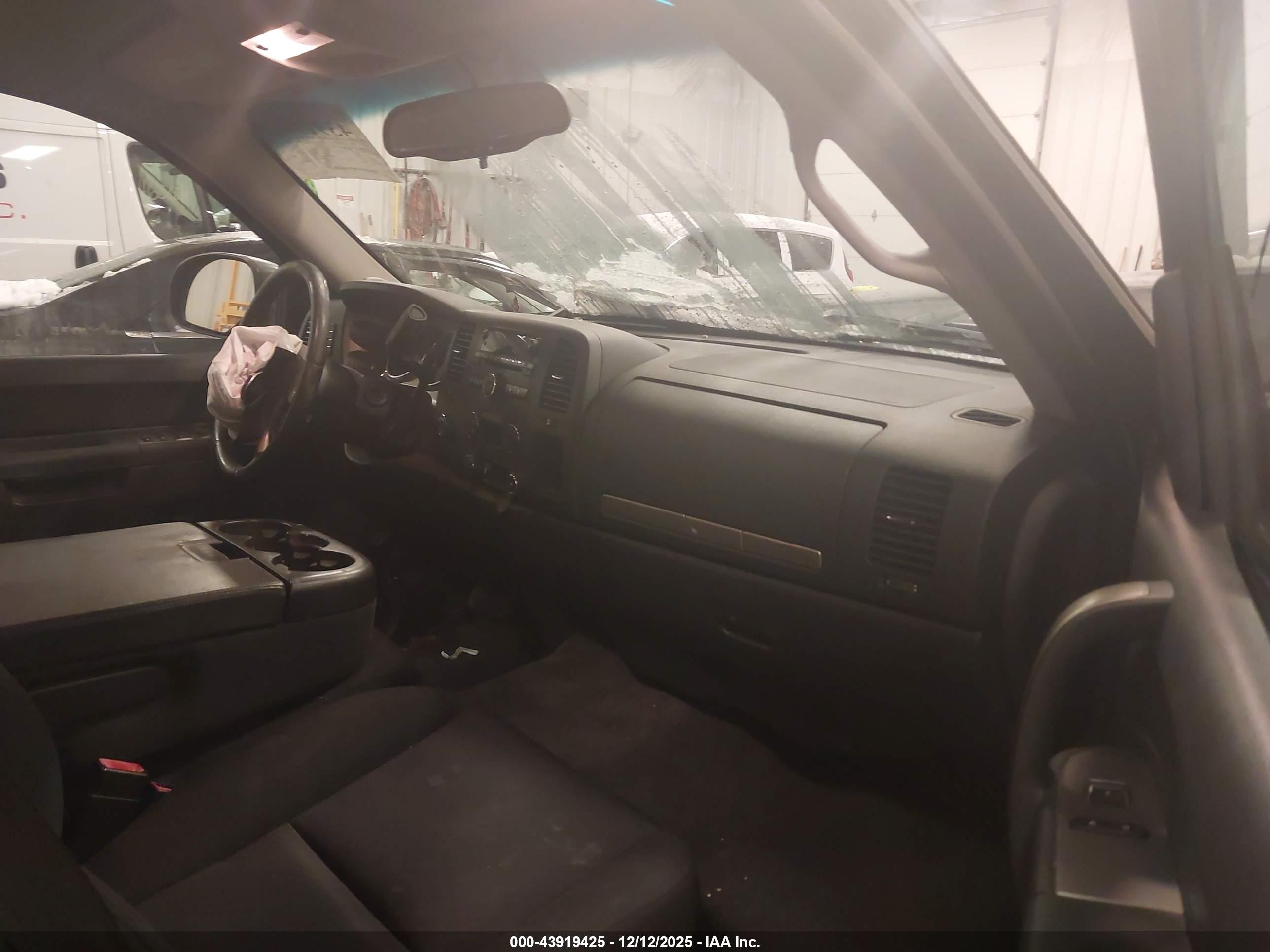 CHEVROLET SILVERADO image 5