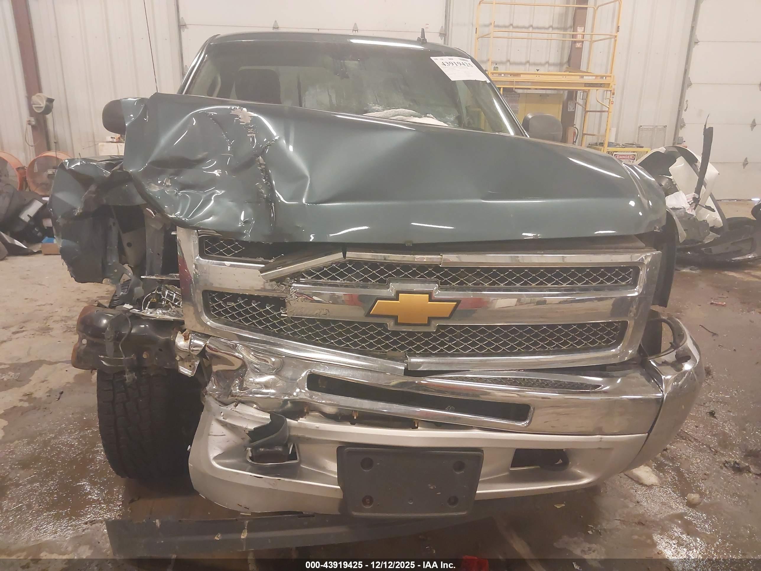 CHEVROLET SILVERADO image 6