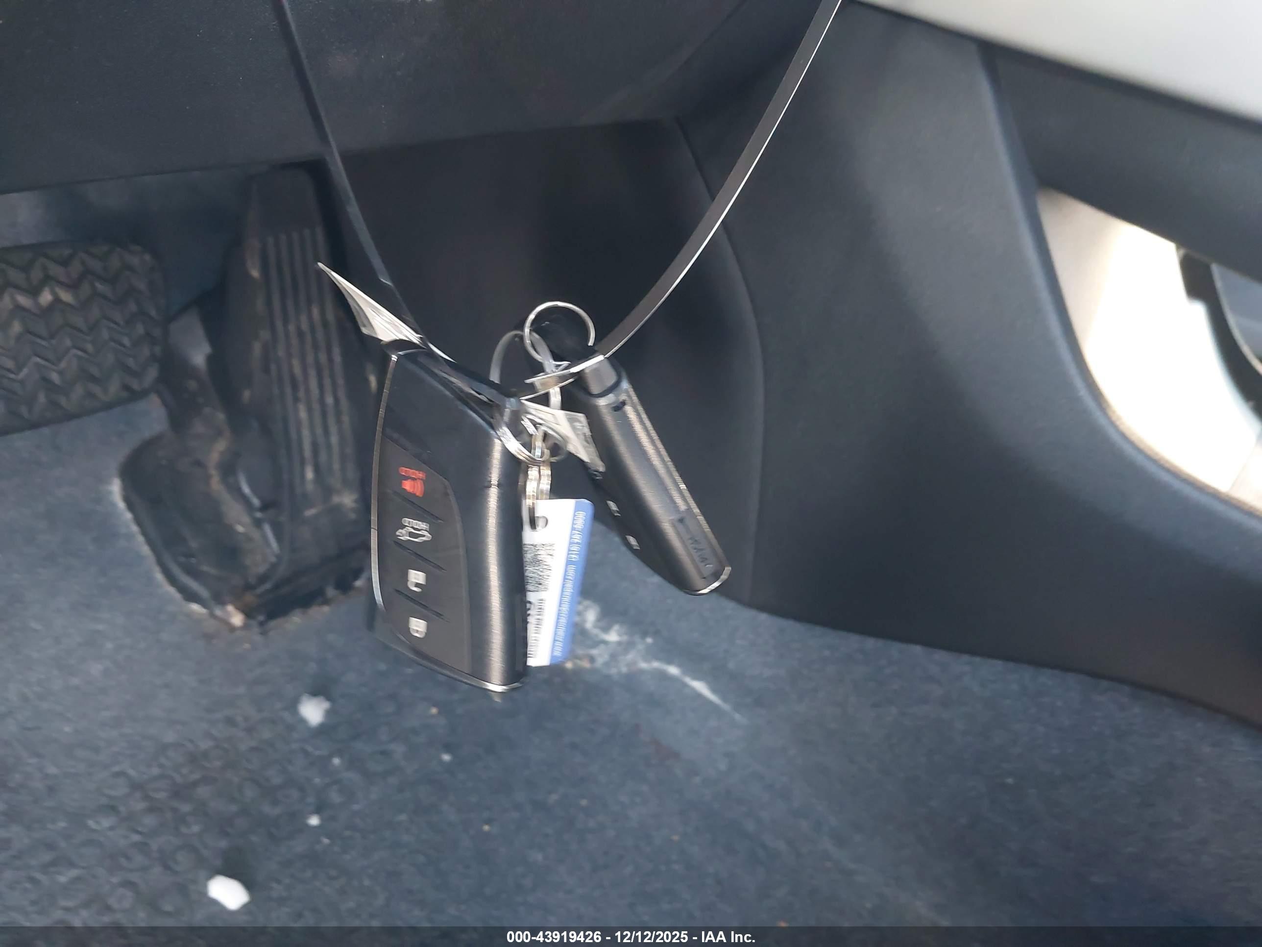 LEXUS RZ image 11