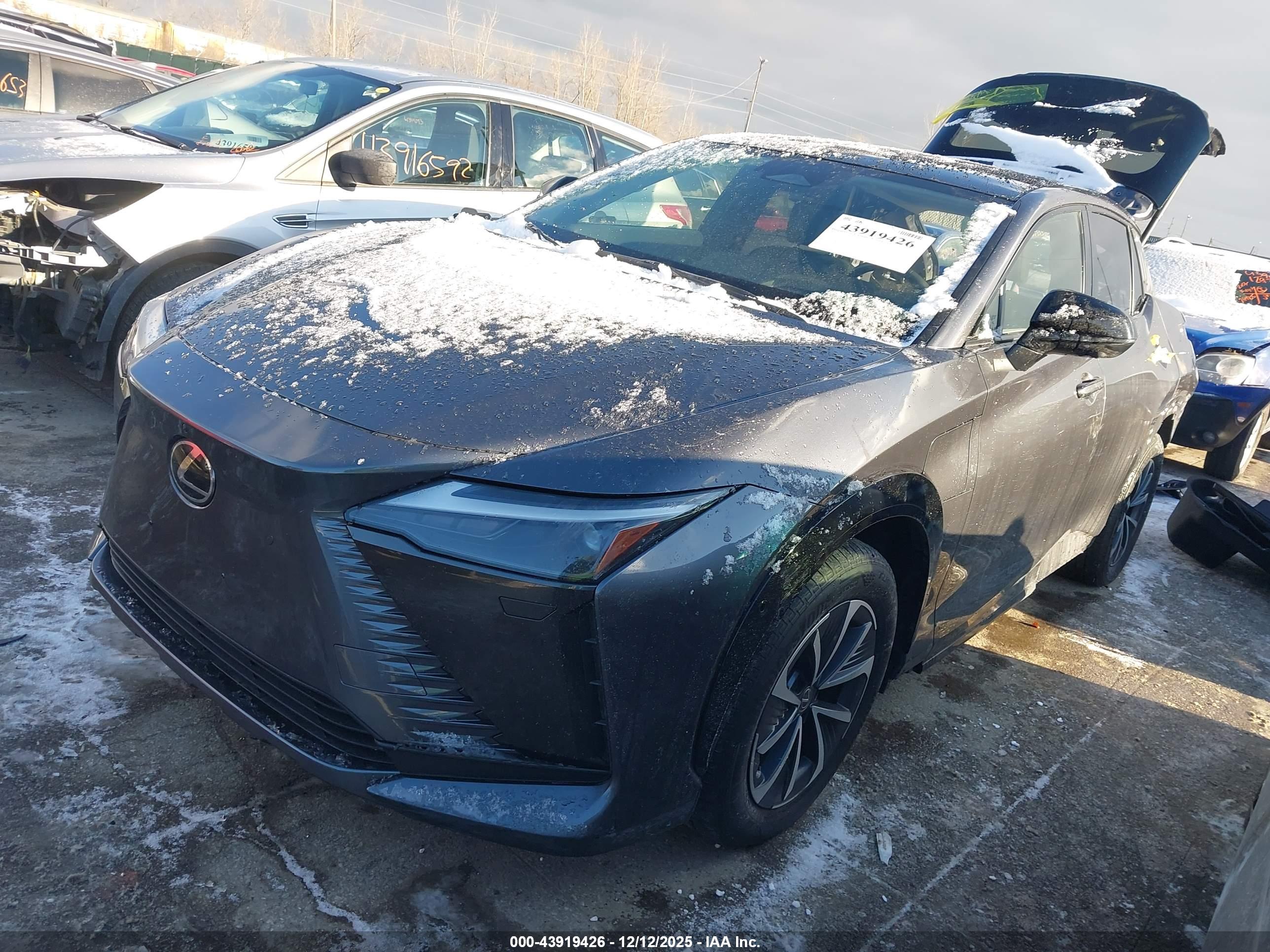 LEXUS RZ image 2