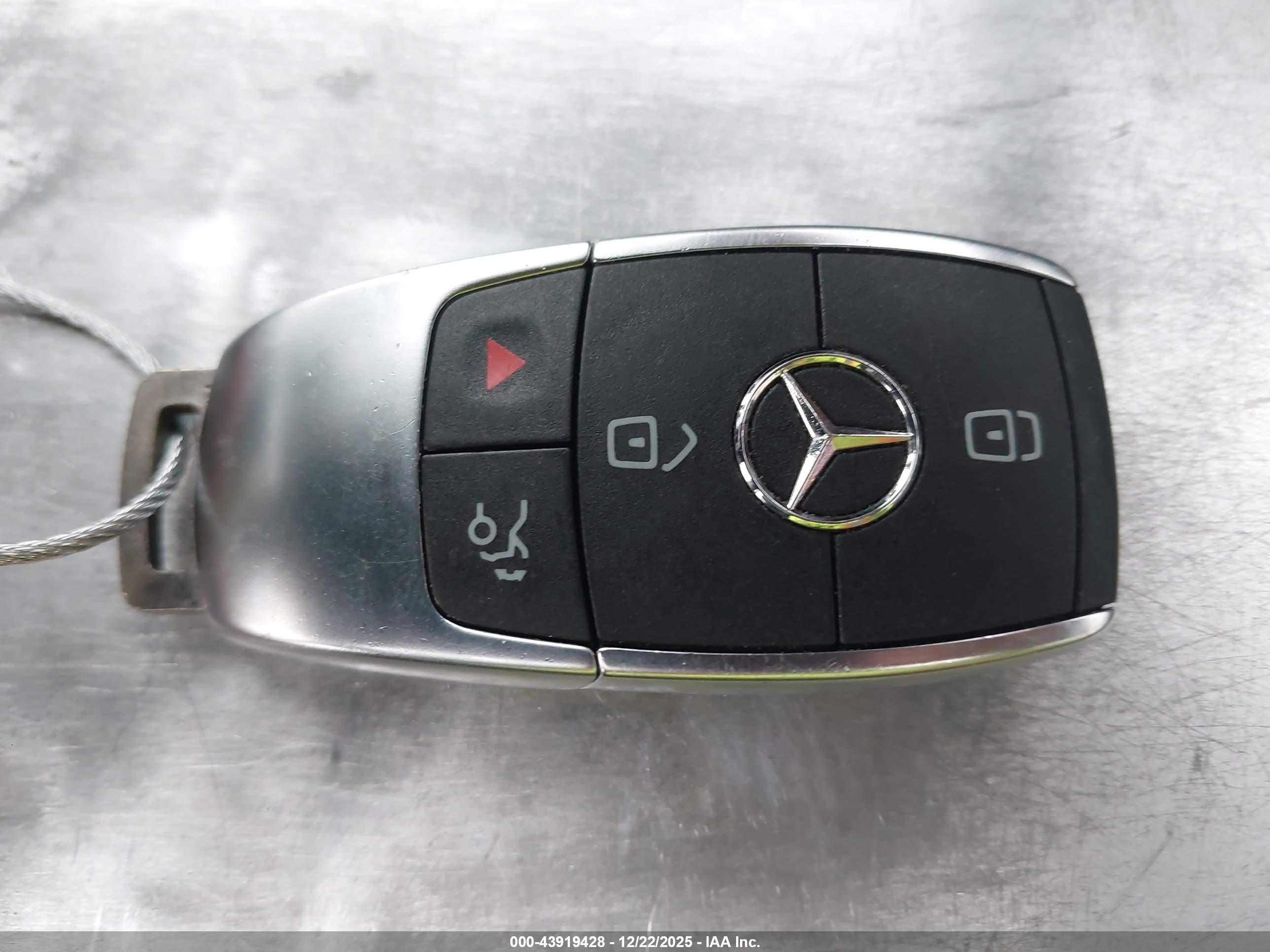 MERCEDES-BENZ EQB image 11