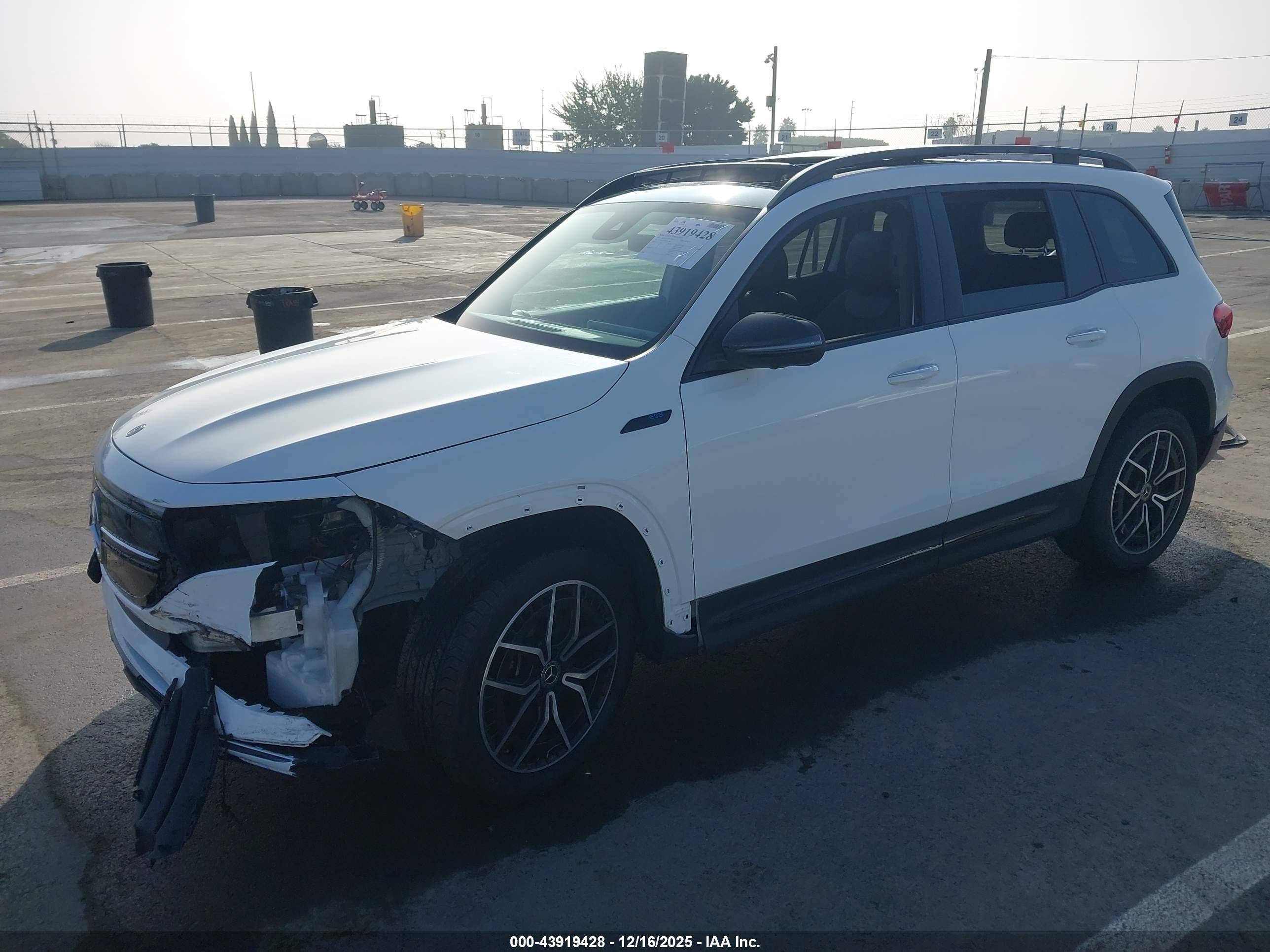 MERCEDES-BENZ EQB image 2