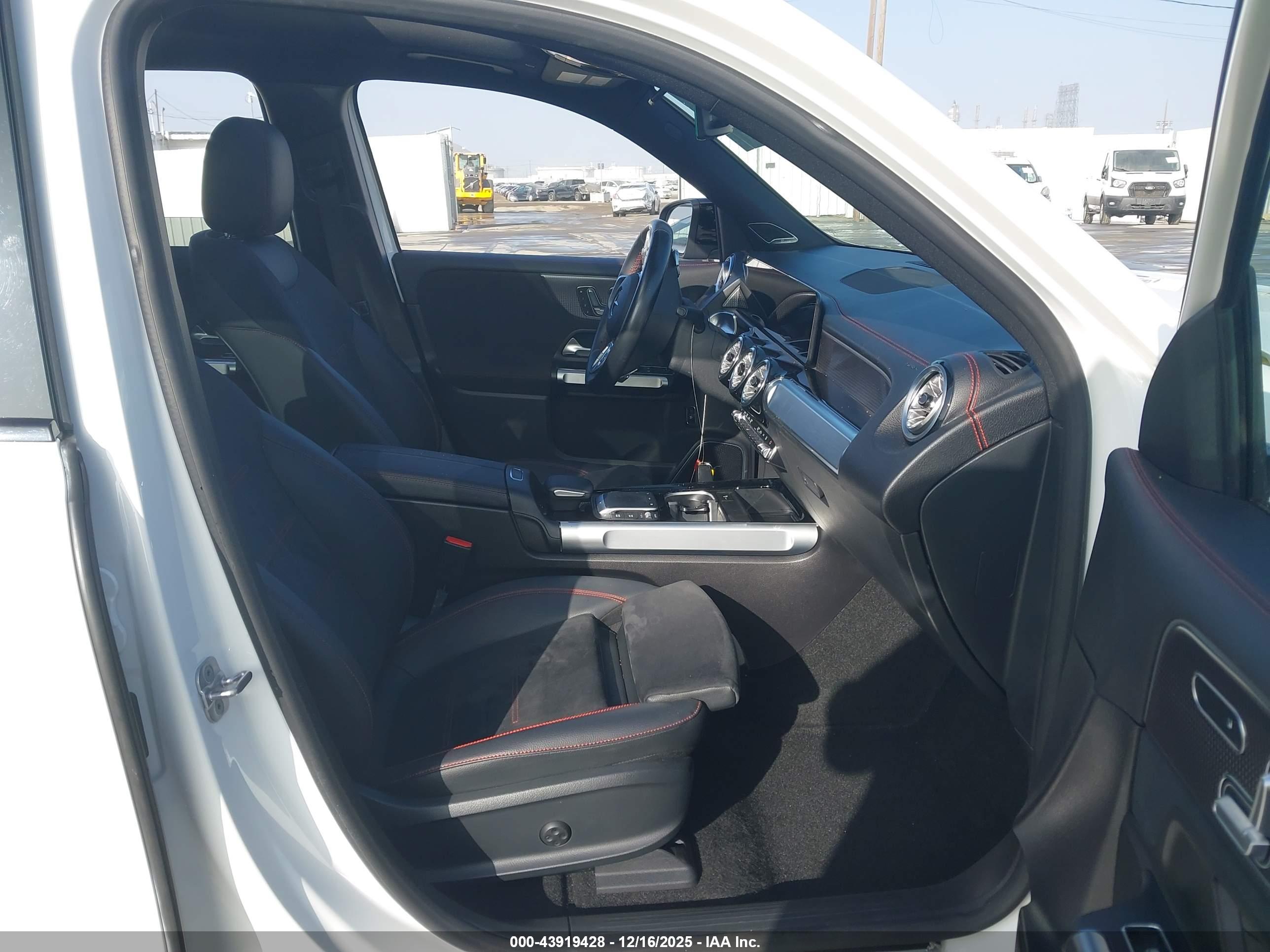 MERCEDES-BENZ EQB image 5