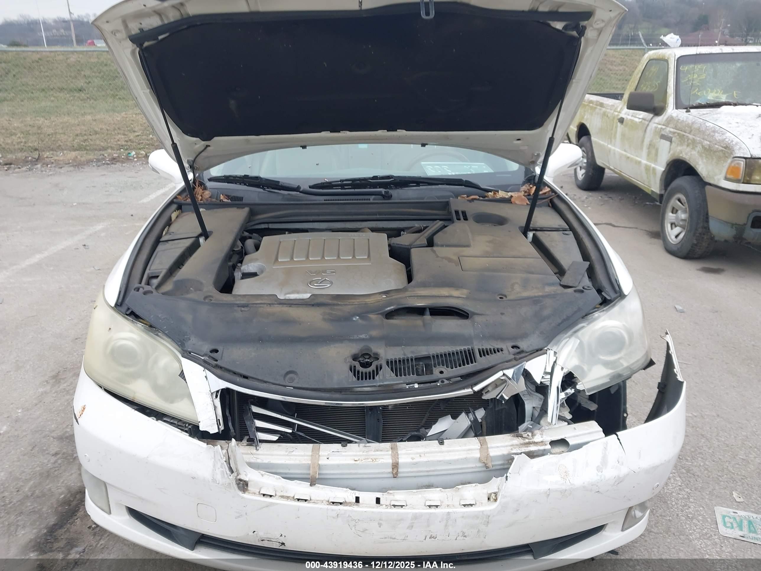 LEXUS ES image 10
