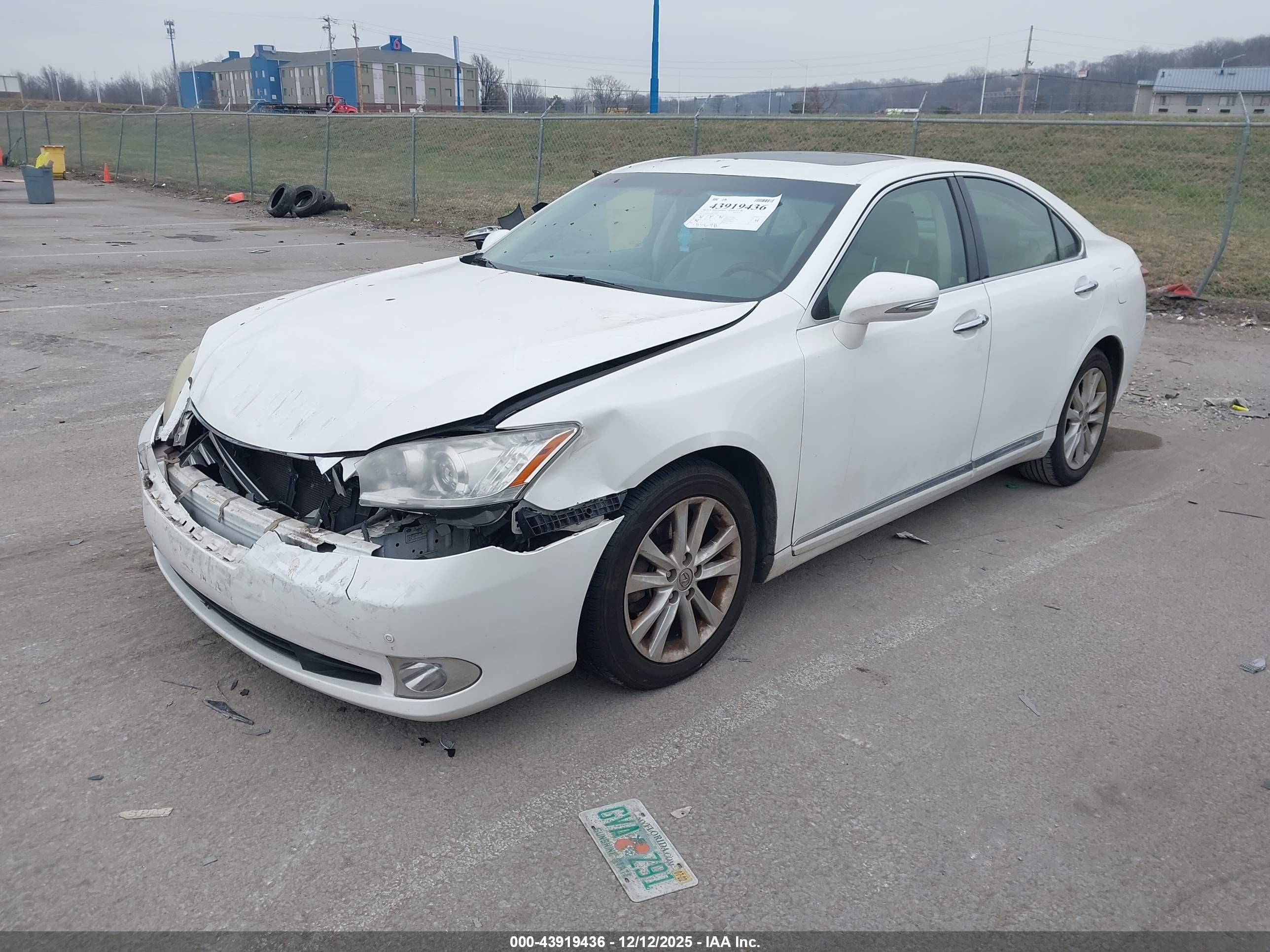 LEXUS ES image 2
