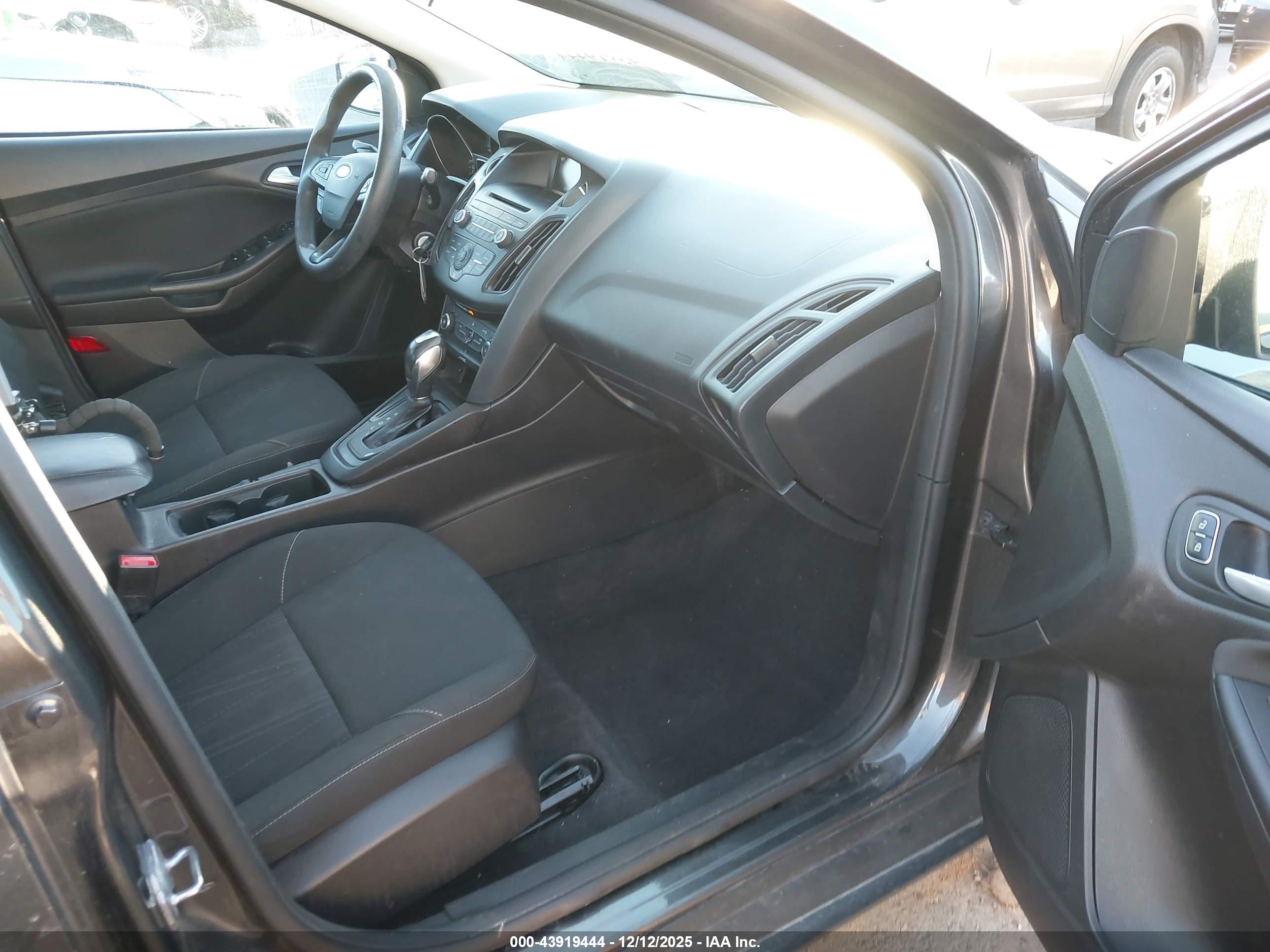 FORD FOCUS image 5