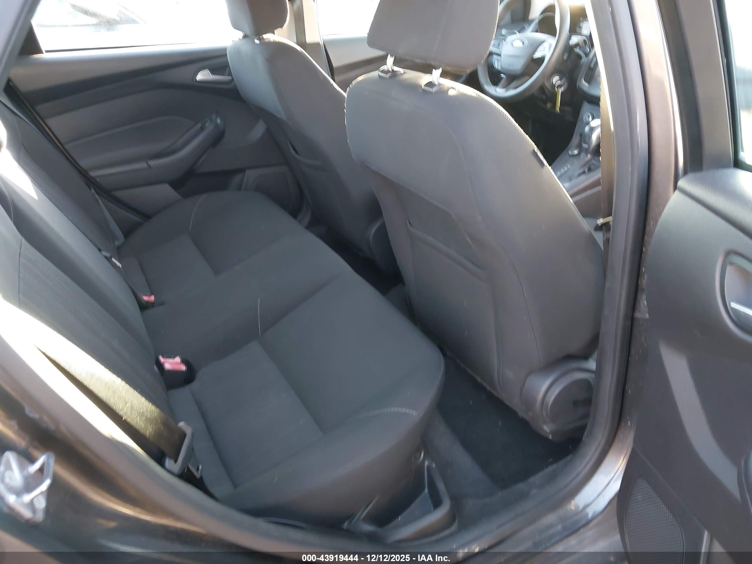 FORD FOCUS image 8