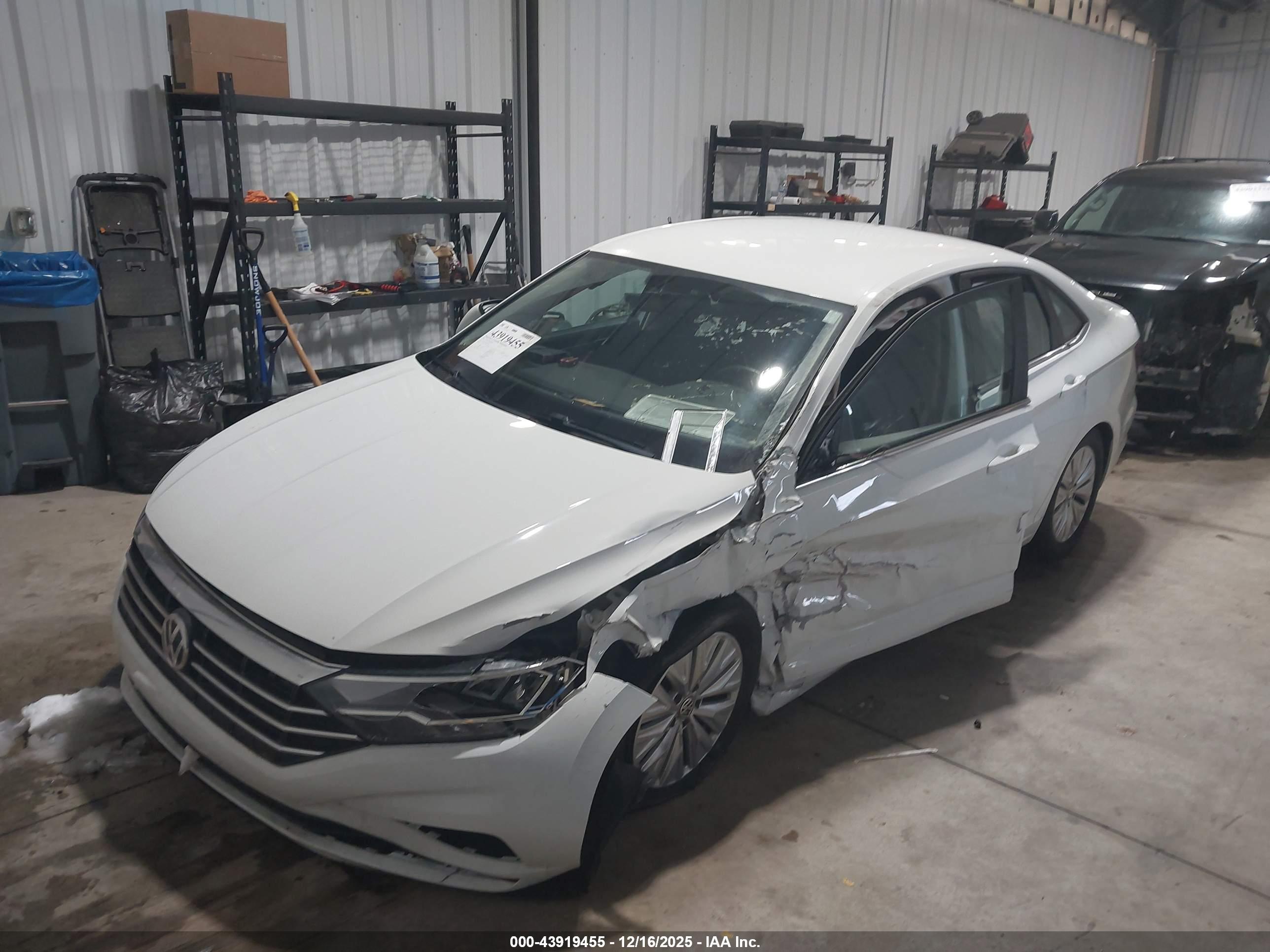 VOLKSWAGEN JETTA image 2