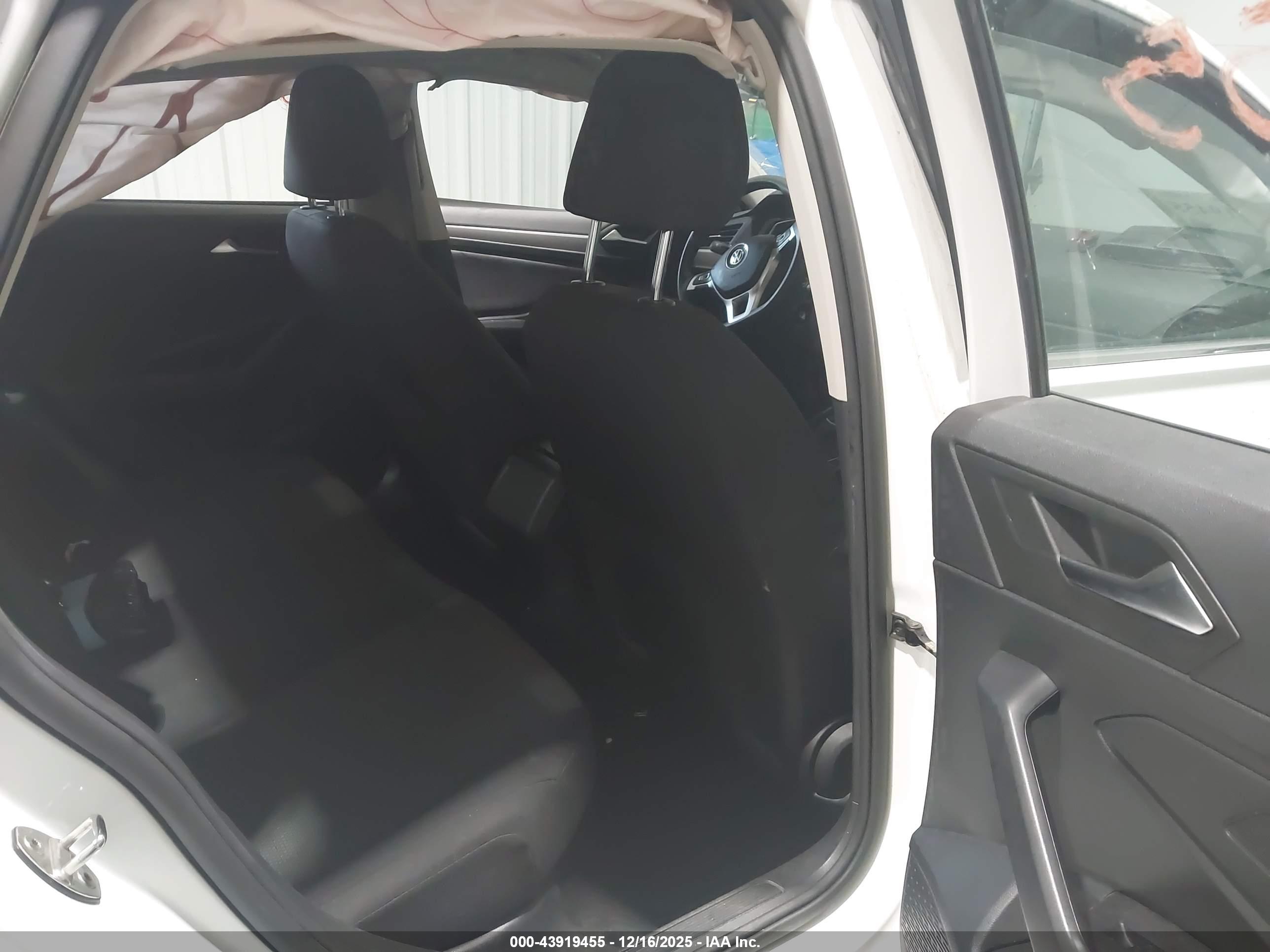 VOLKSWAGEN JETTA image 8