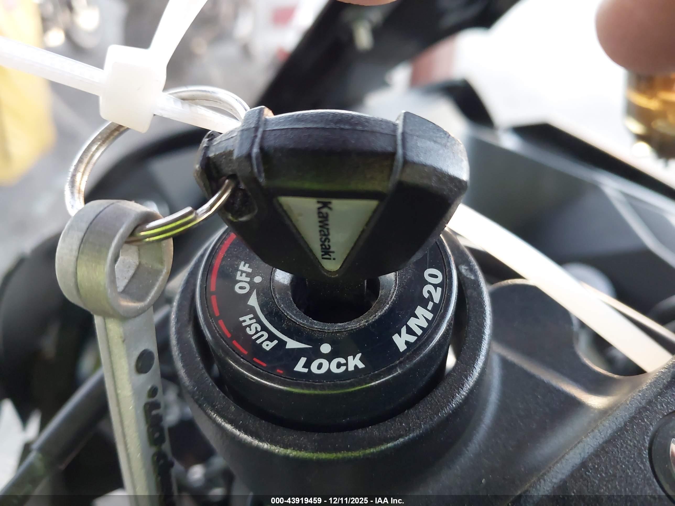KAWASAKI ZX1002 image 11
